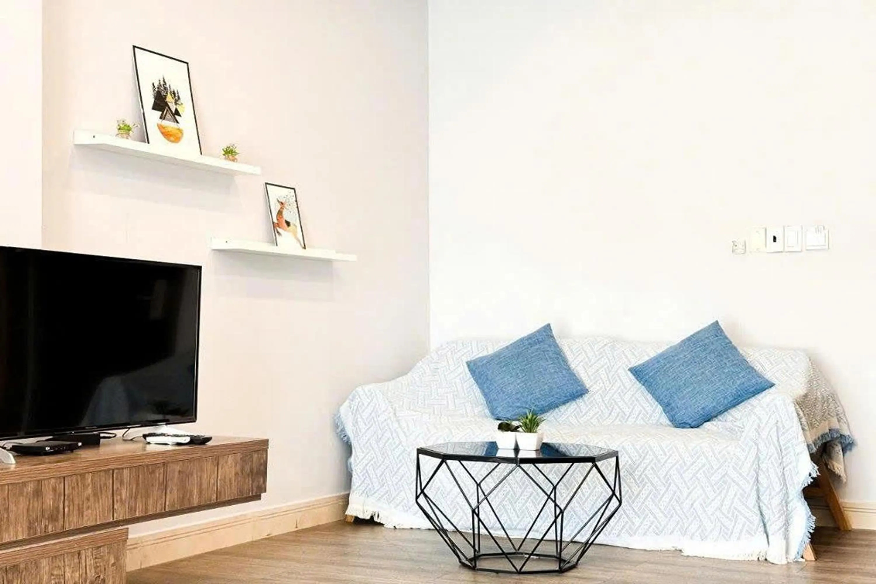 Communal lounge/ TV room in Eva Adam Hotel