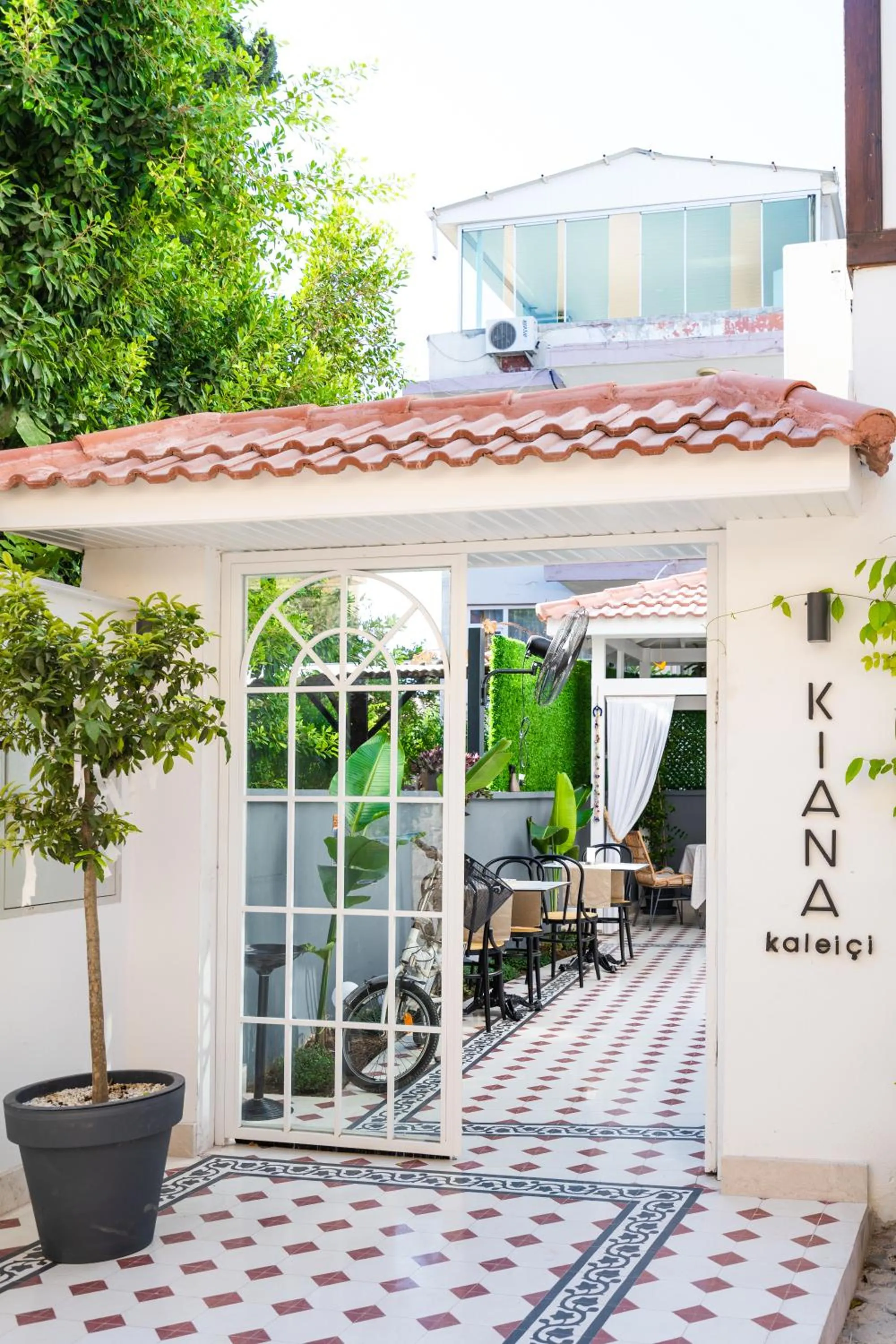 Property building in KIANA KALEİÇİ