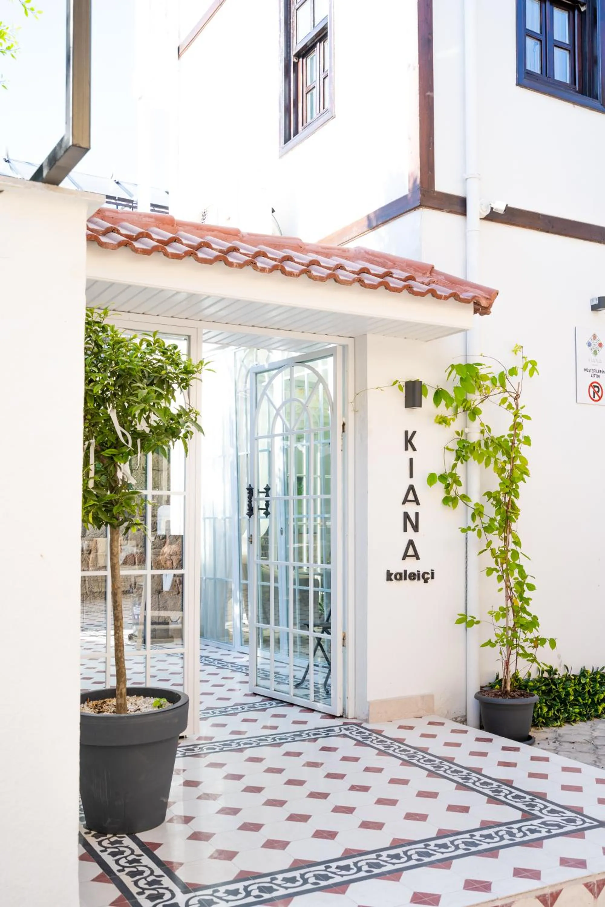 Facade/entrance in KIANA KALEİÇİ