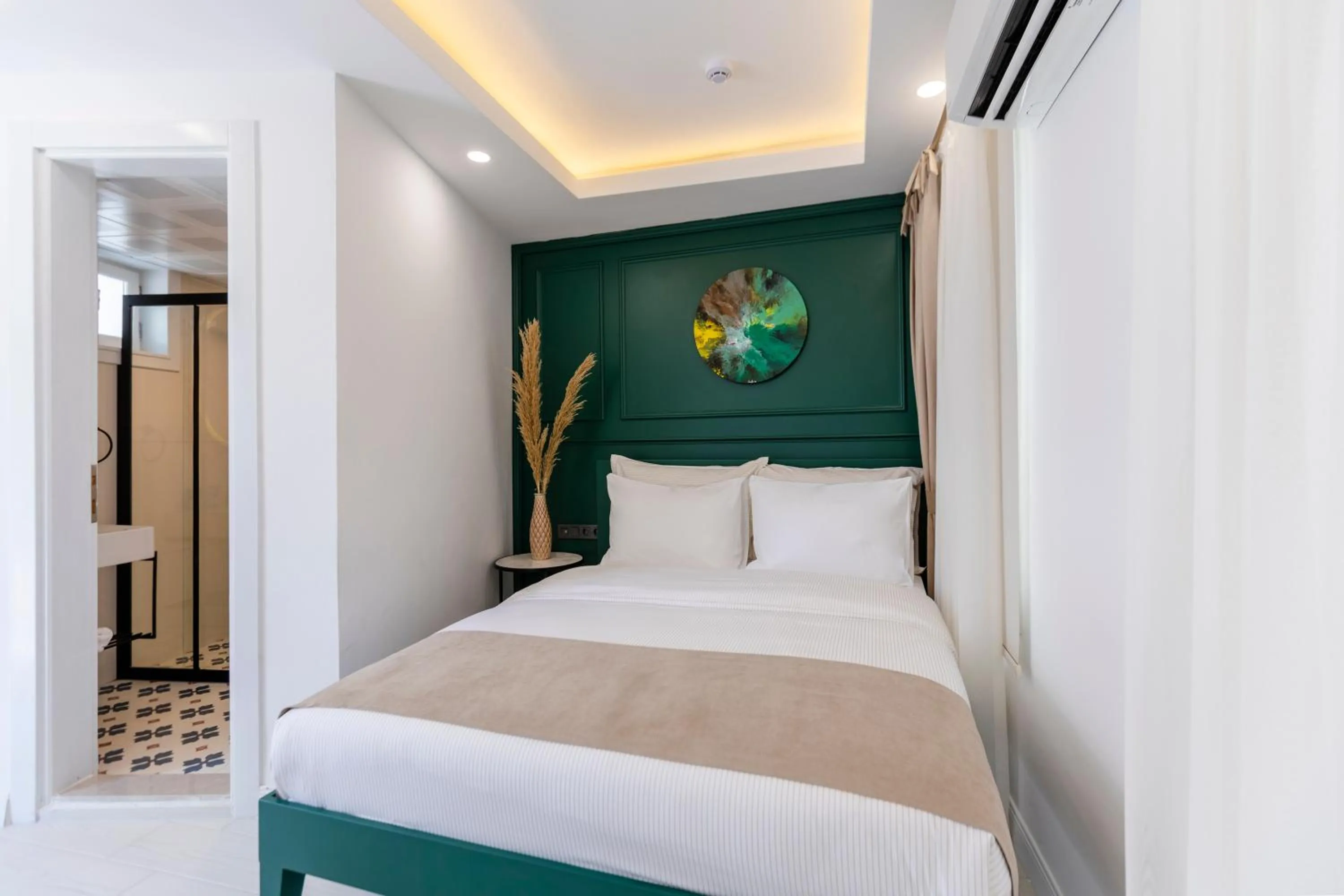 Photo of the whole room, Bed in KIANA KALEİÇİ