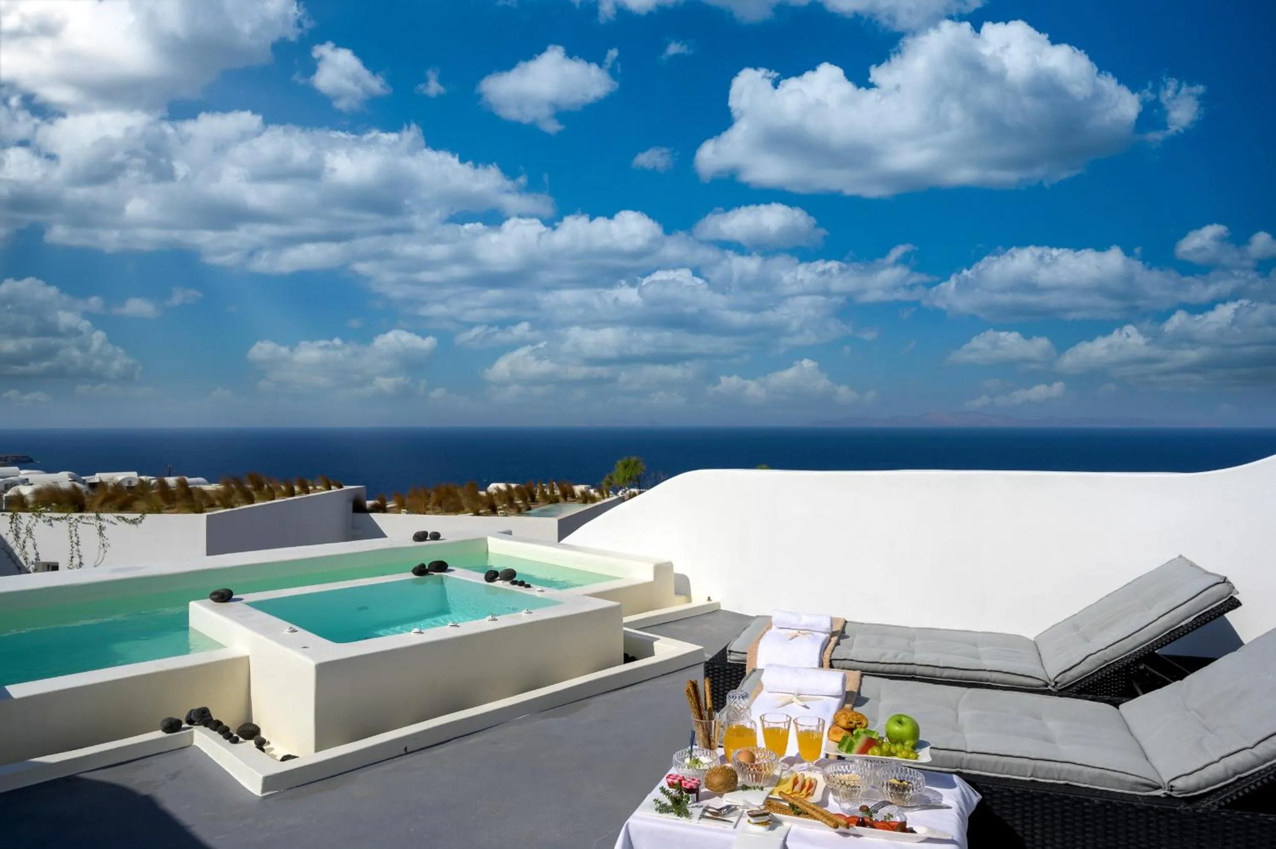 Hot Tub in Santolia Art Suites