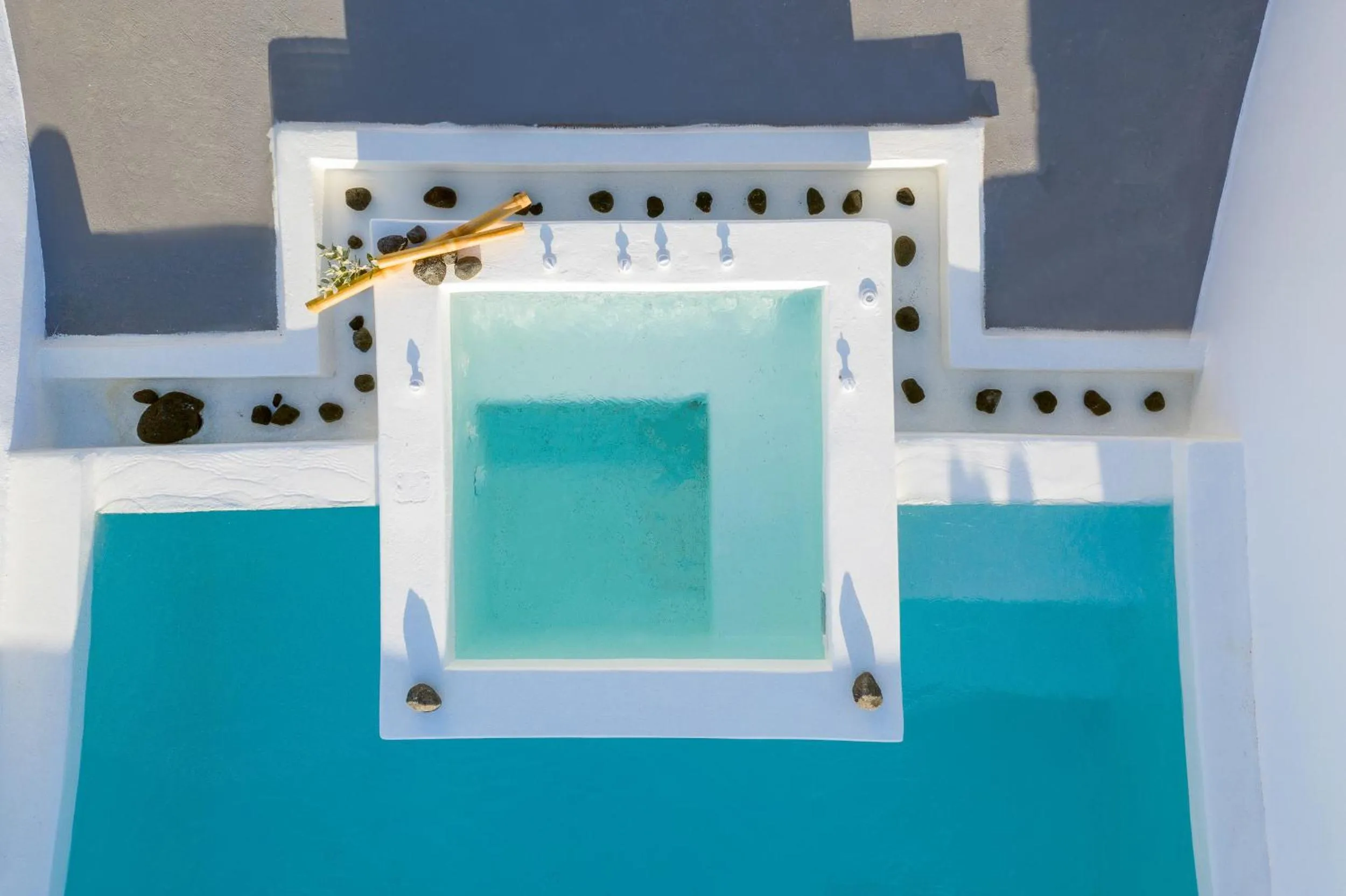 Hot Tub in Santolia Art Suites