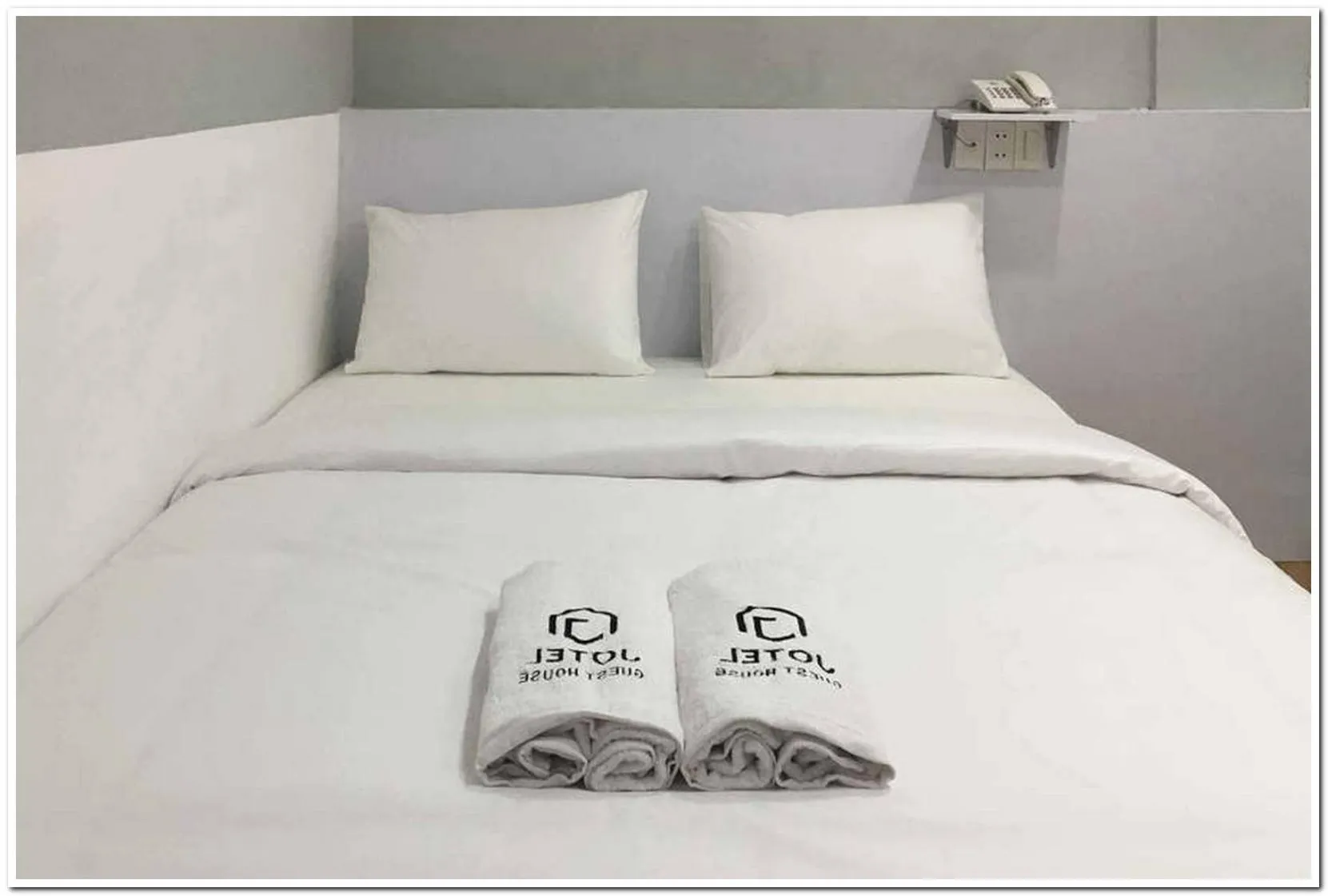 Bedroom, Bed in RedDoorz at Jotel Guest House Medan