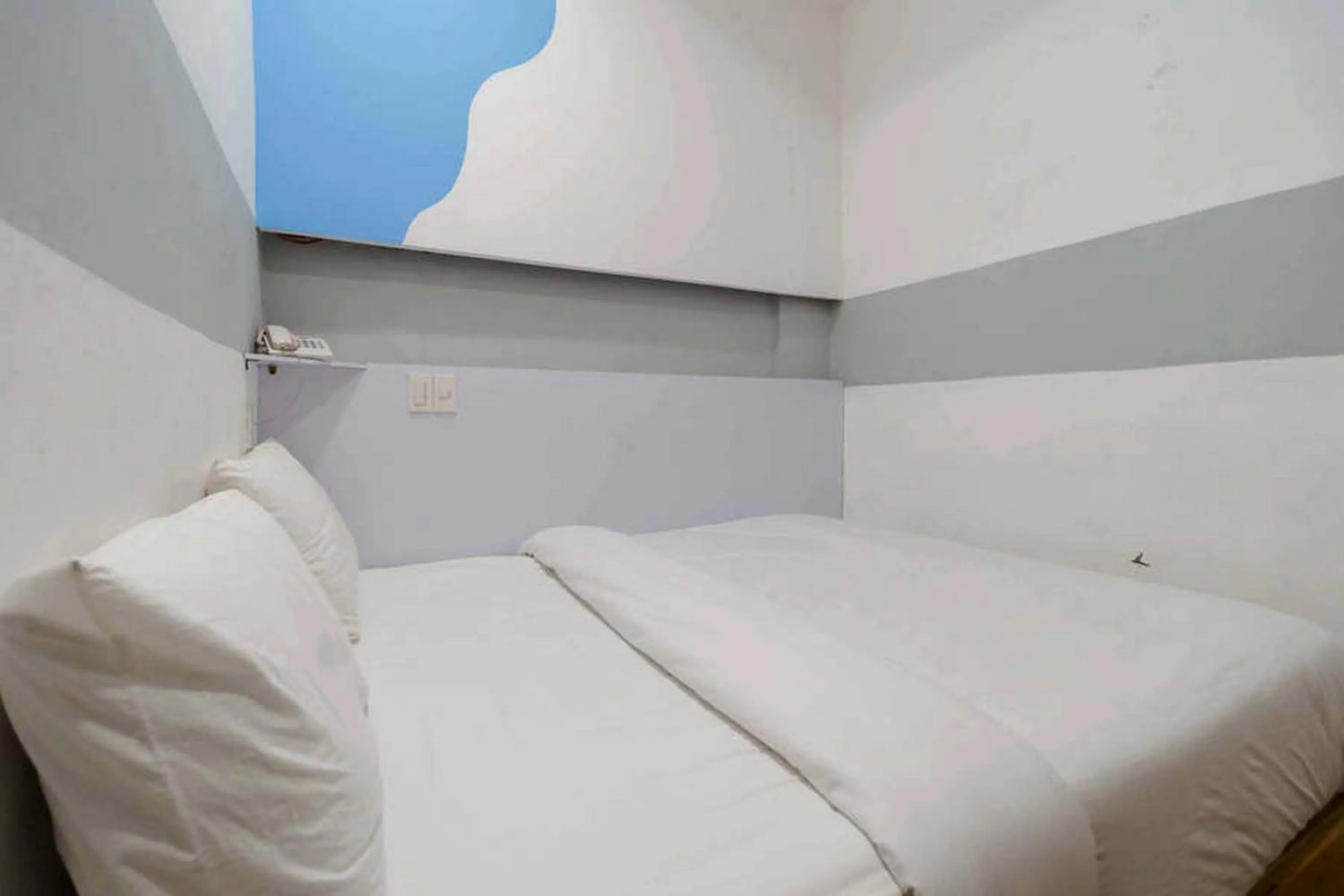 Bed in RedDoorz at Jotel Guest House Medan