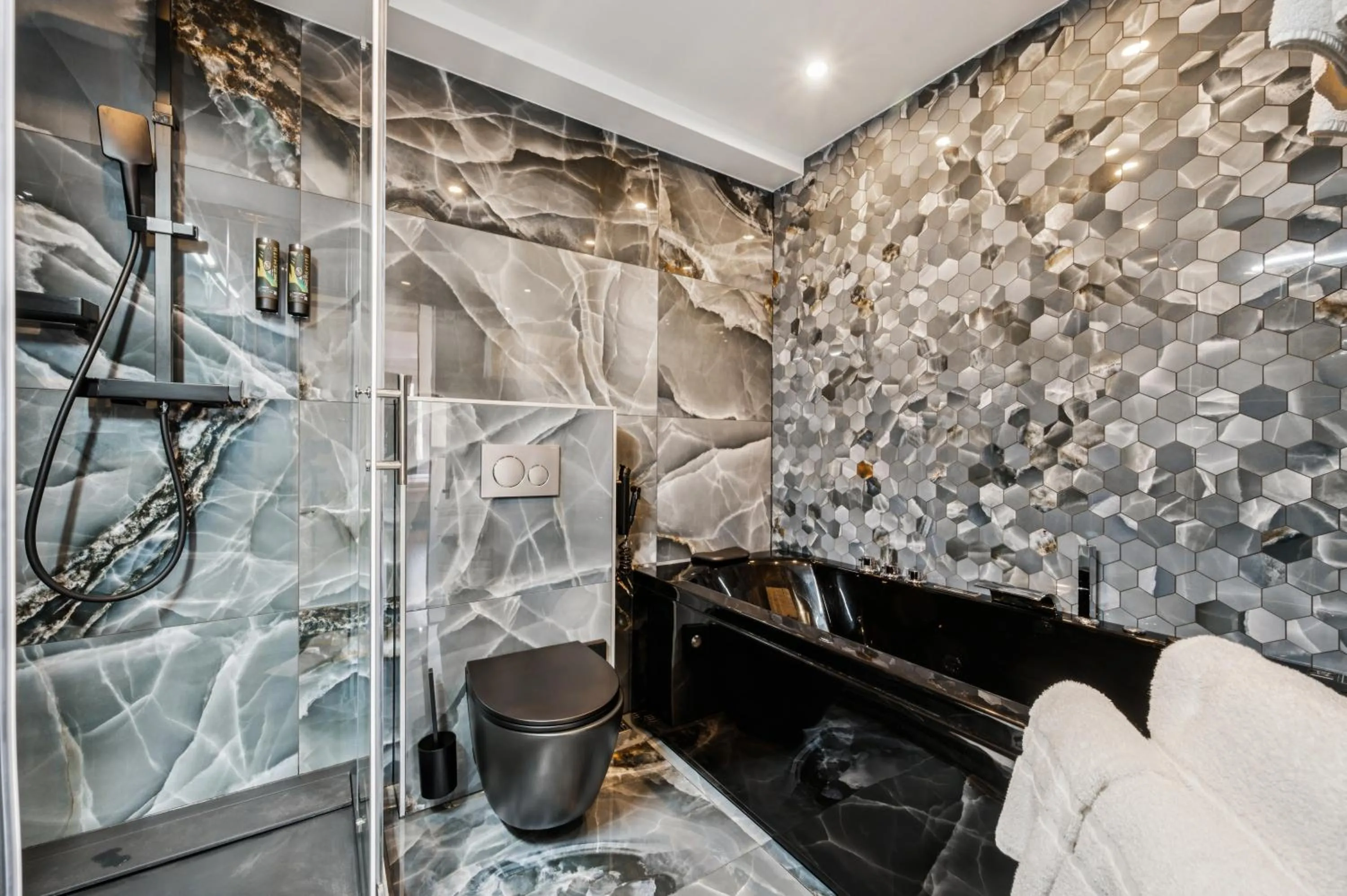 Hot Tub in Hotel Sonne Interlaken-Matten