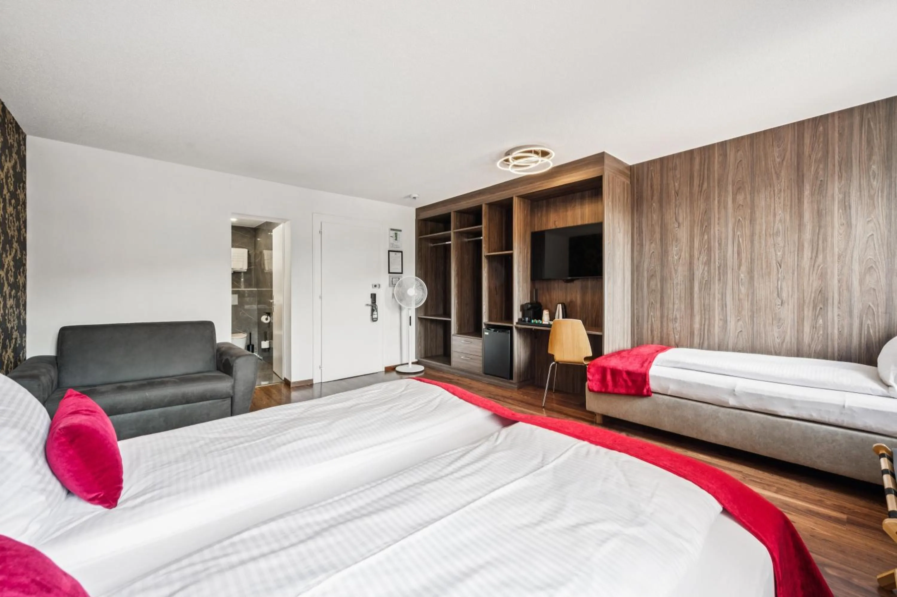 Bedroom, Bed in Hotel Sonne Interlaken-Matten