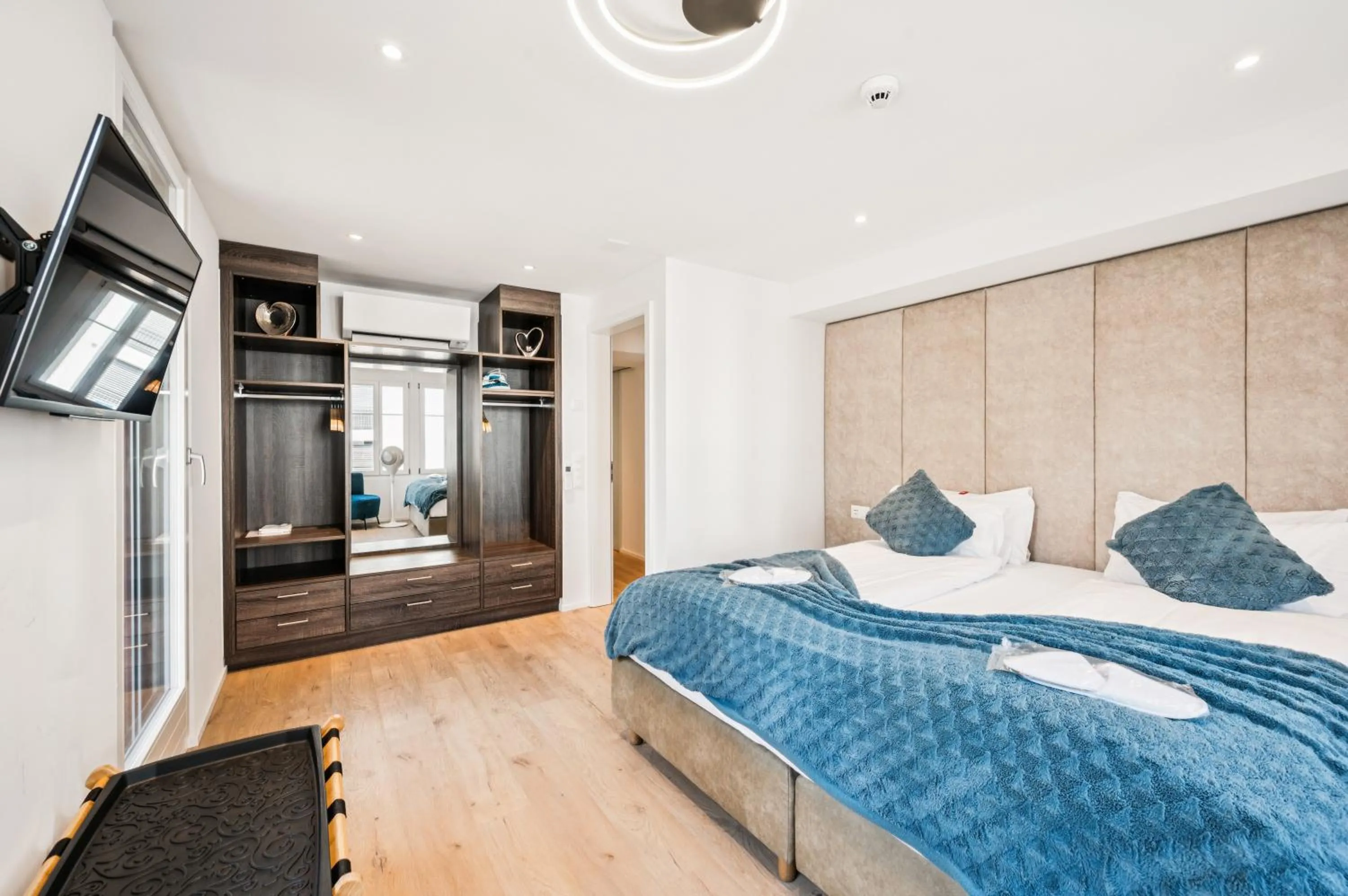 Bedroom, Bed in Hotel Sonne Interlaken-Matten