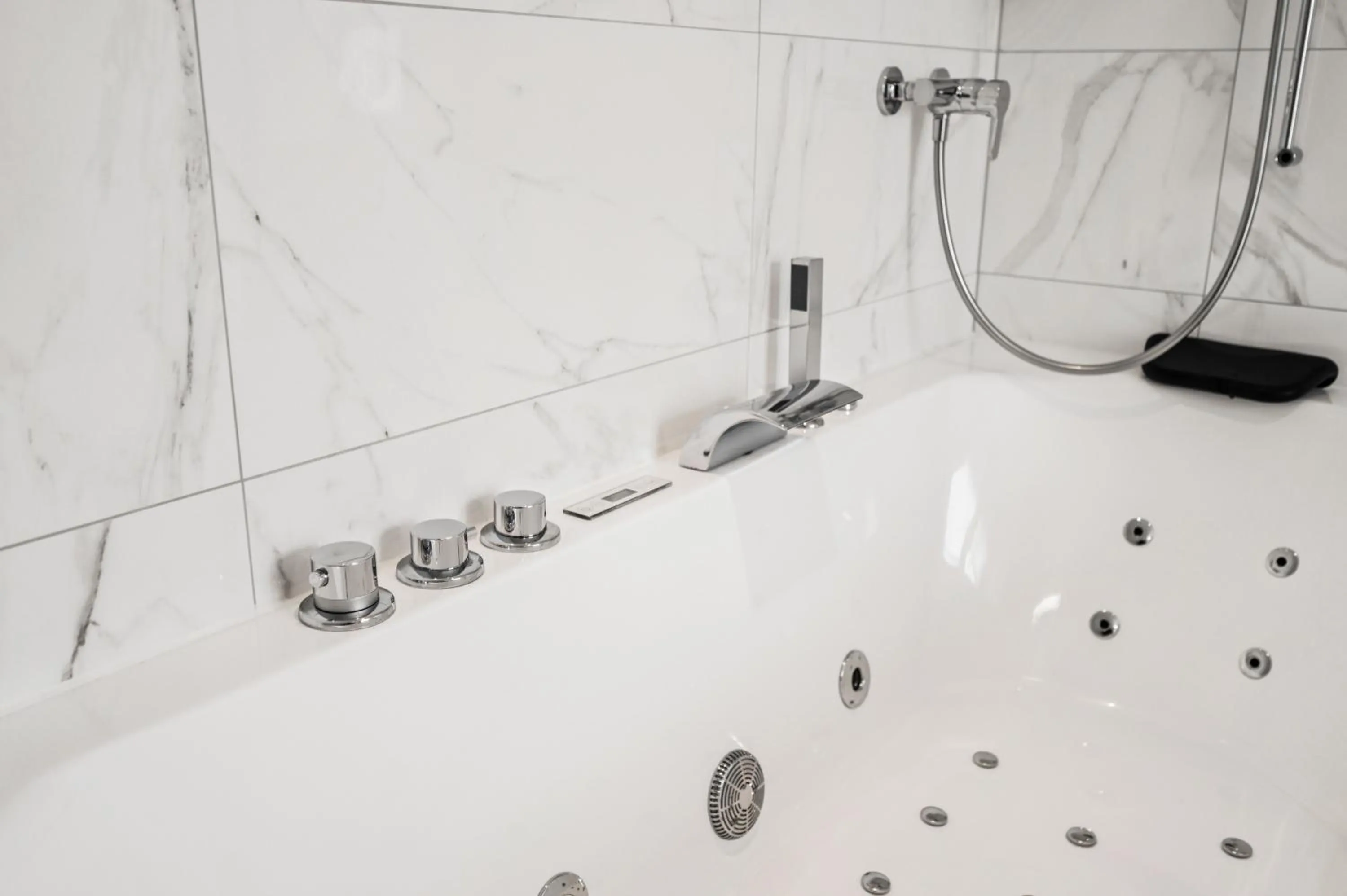 Hot Tub in Hotel Sonne Interlaken-Matten