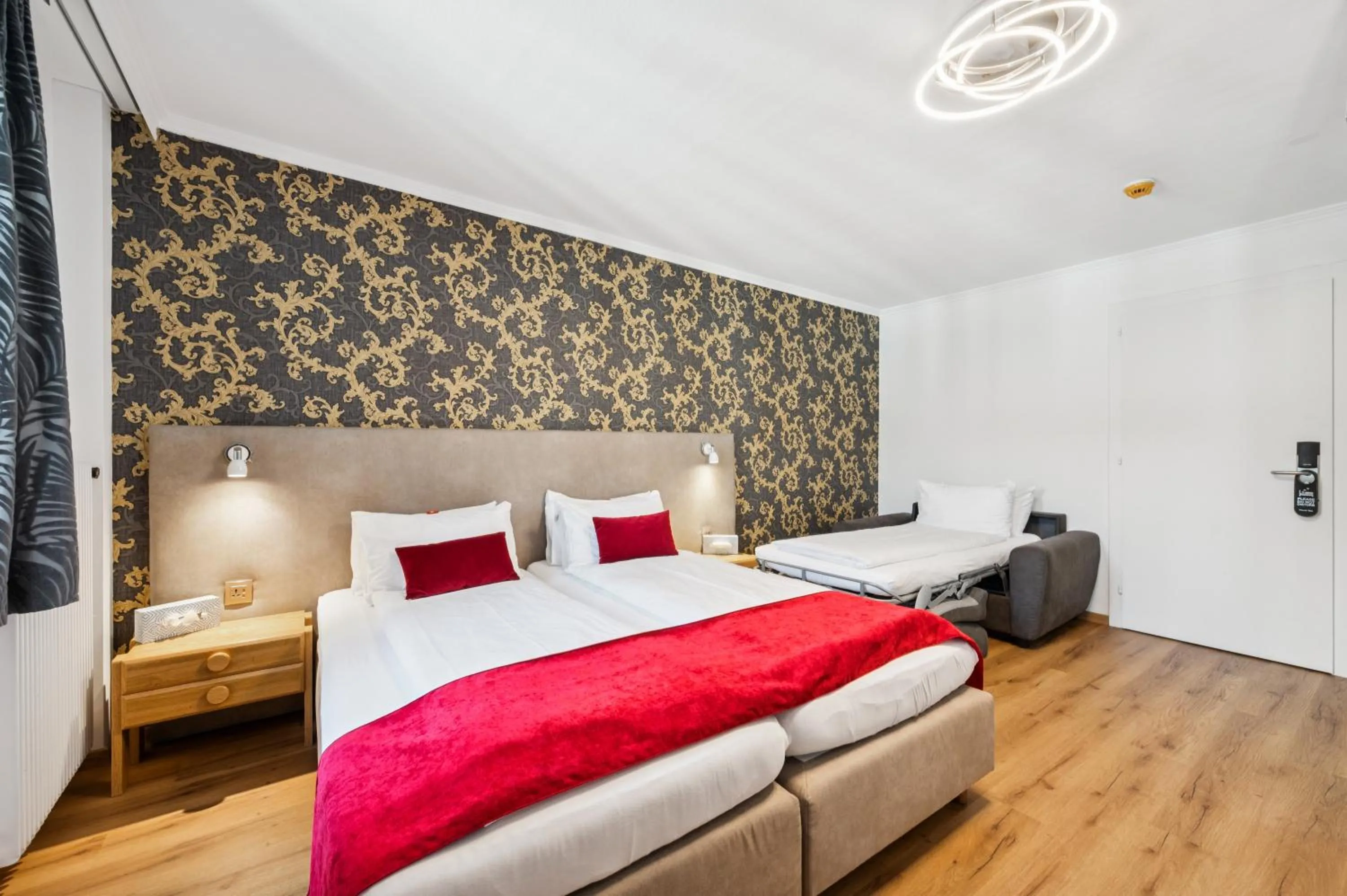 Bedroom, Bed in Hotel Sonne Interlaken-Matten