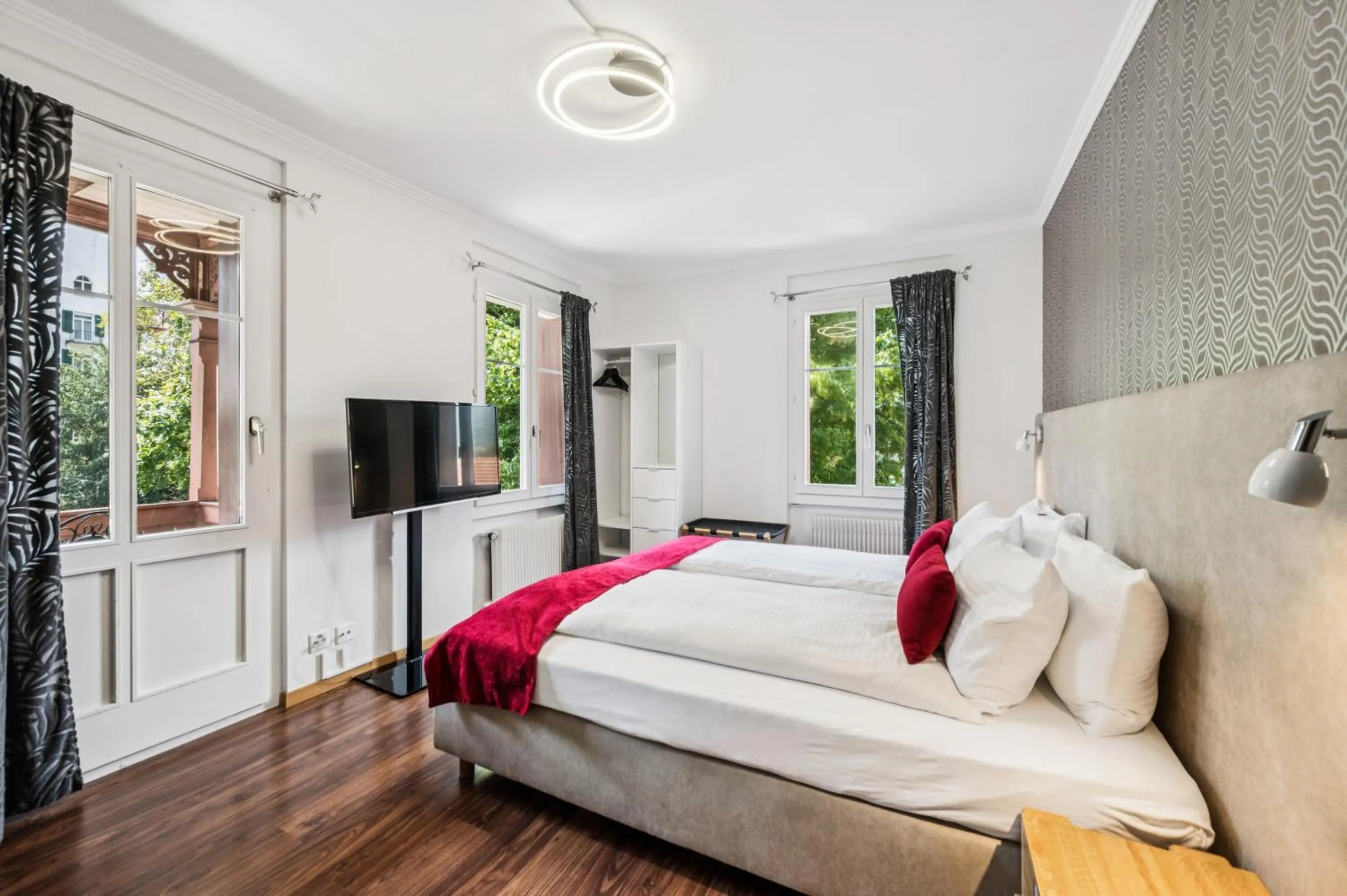 Bedroom, Bed in Hotel Sonne Interlaken-Matten