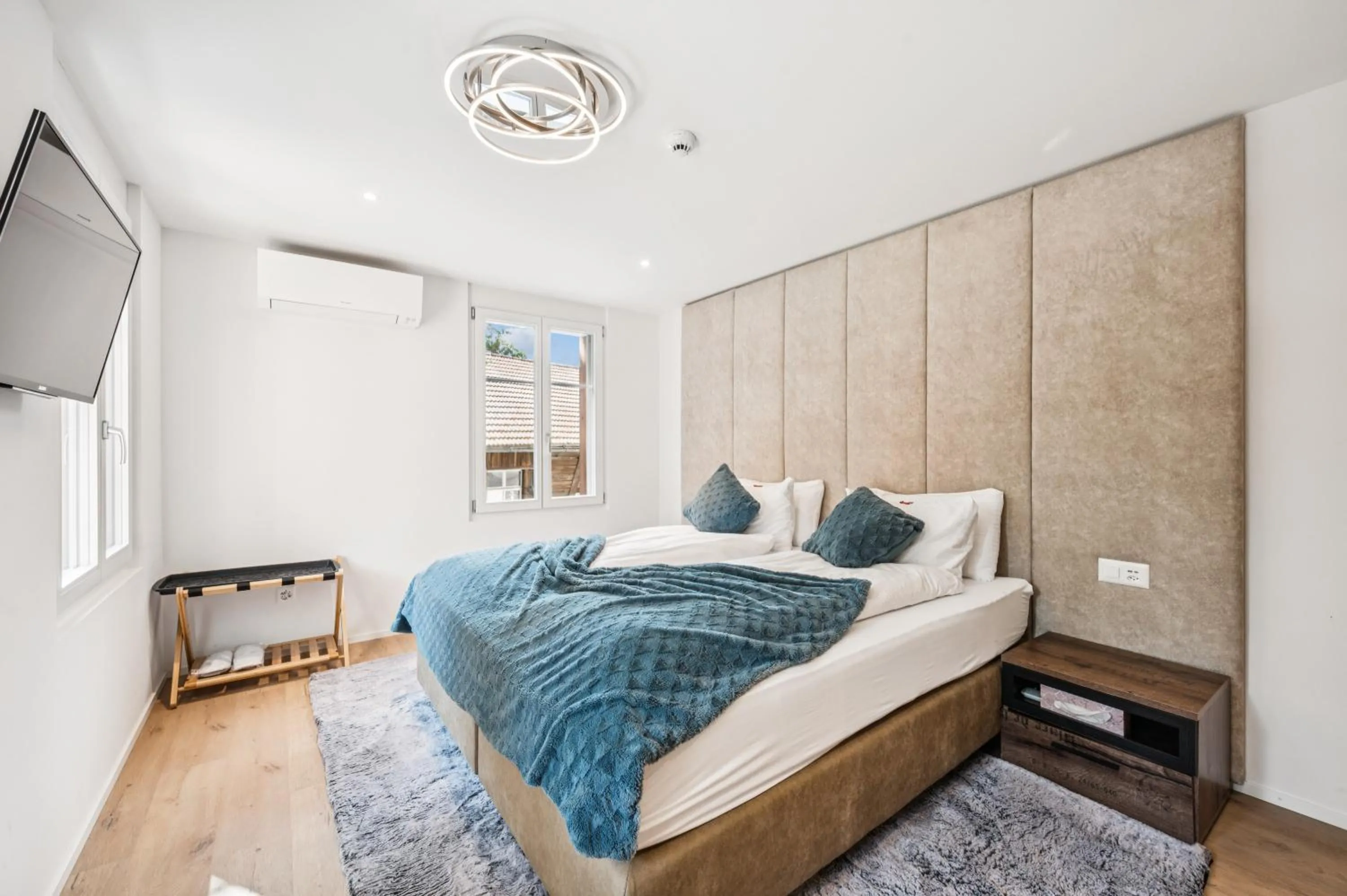 Bedroom, Bed in Hotel Sonne Interlaken-Matten