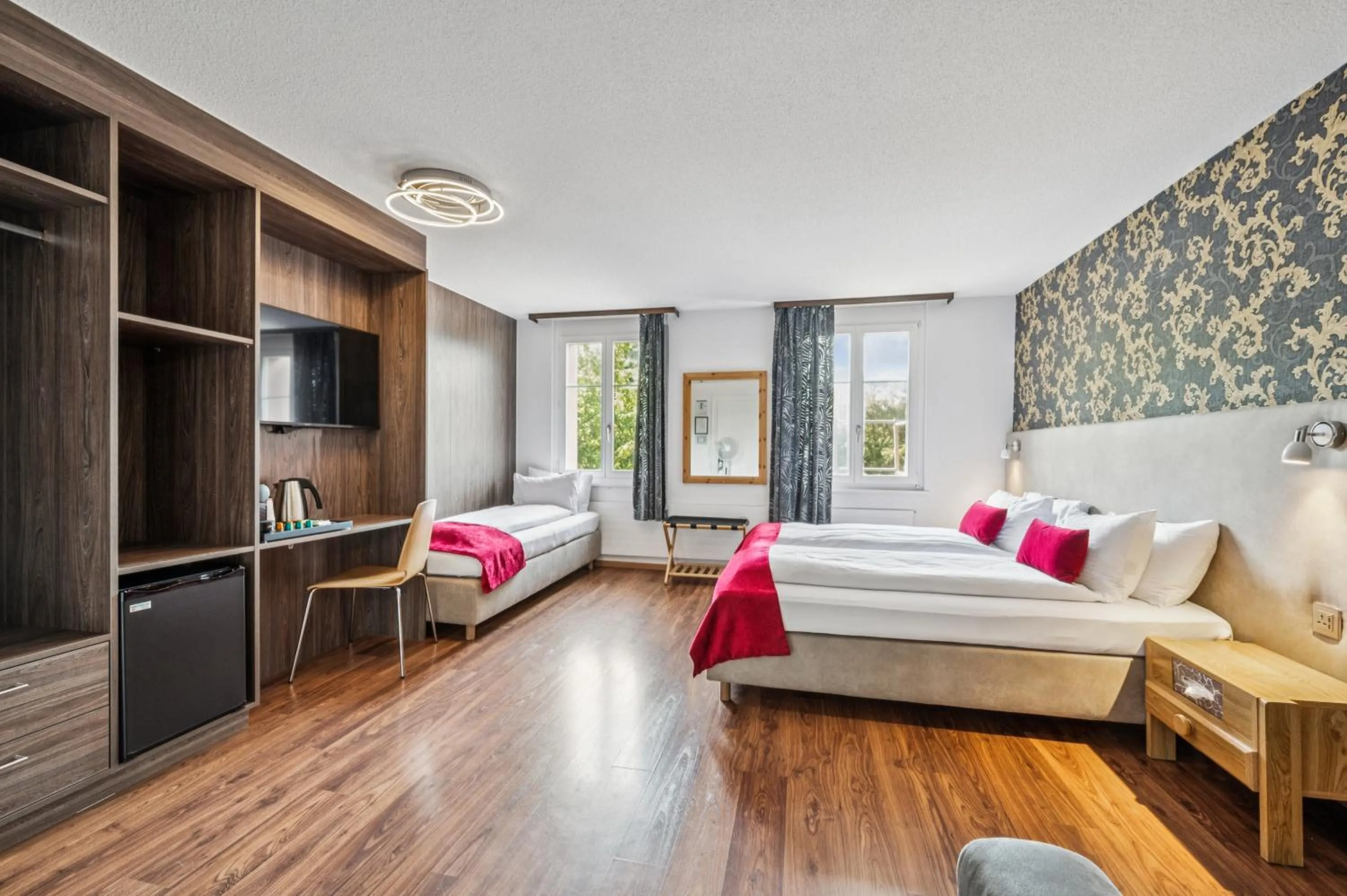 Bedroom, Bed in Hotel Sonne Interlaken-Matten