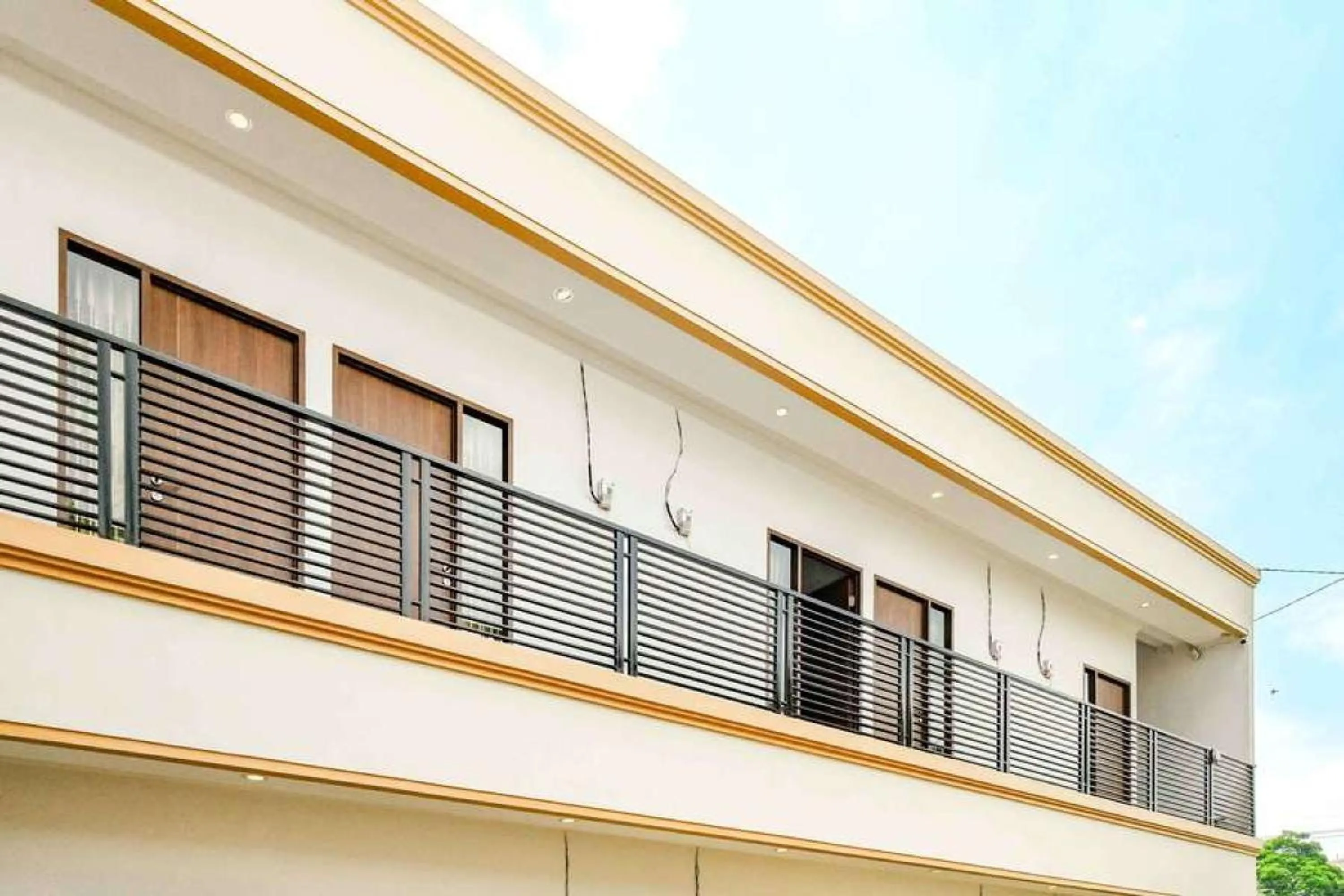 Facade/entrance in Rudi Rooms near Stasiun Cikarang Mitra RedDoorz