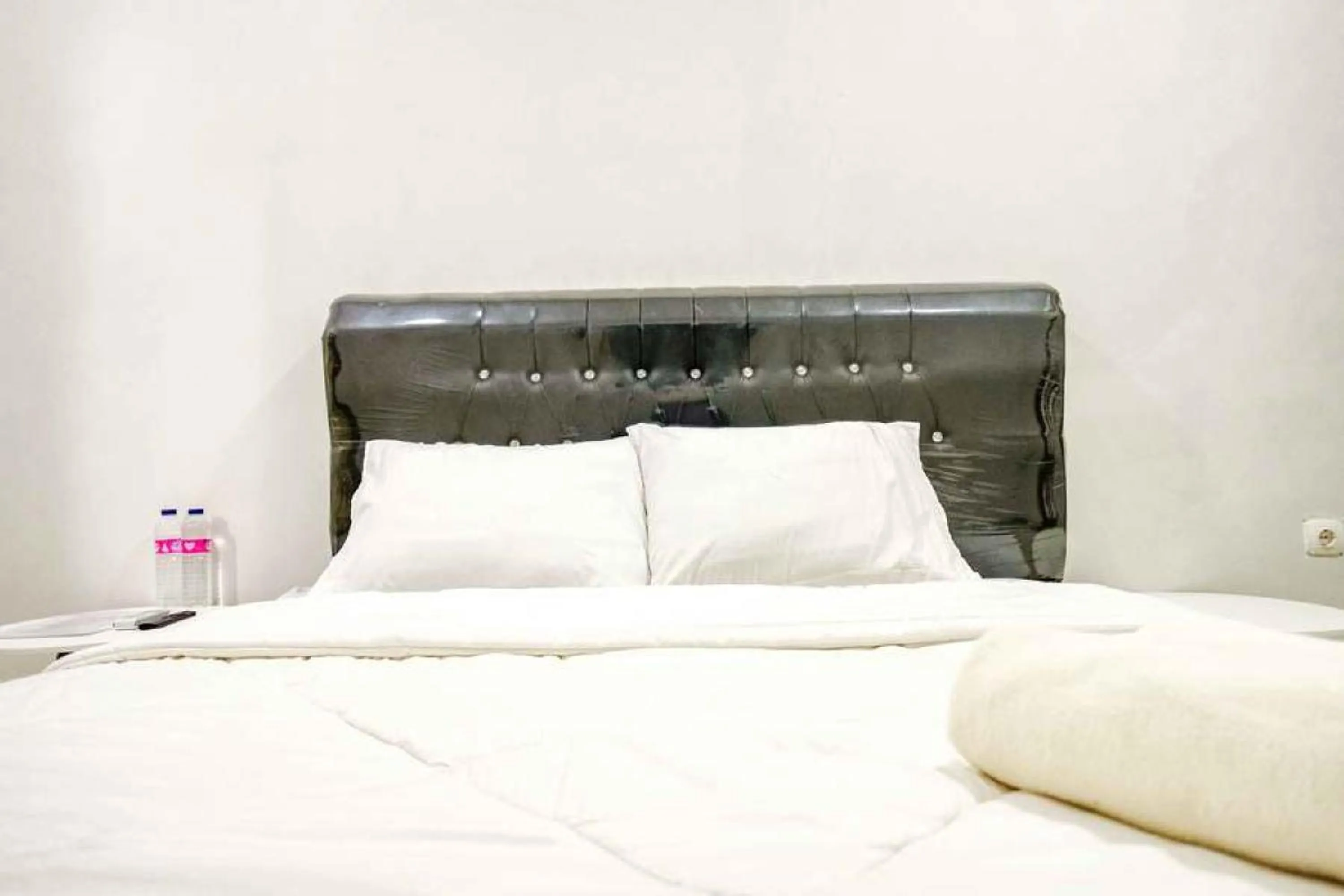 Bed in Rudi Rooms near Stasiun Cikarang Mitra RedDoorz