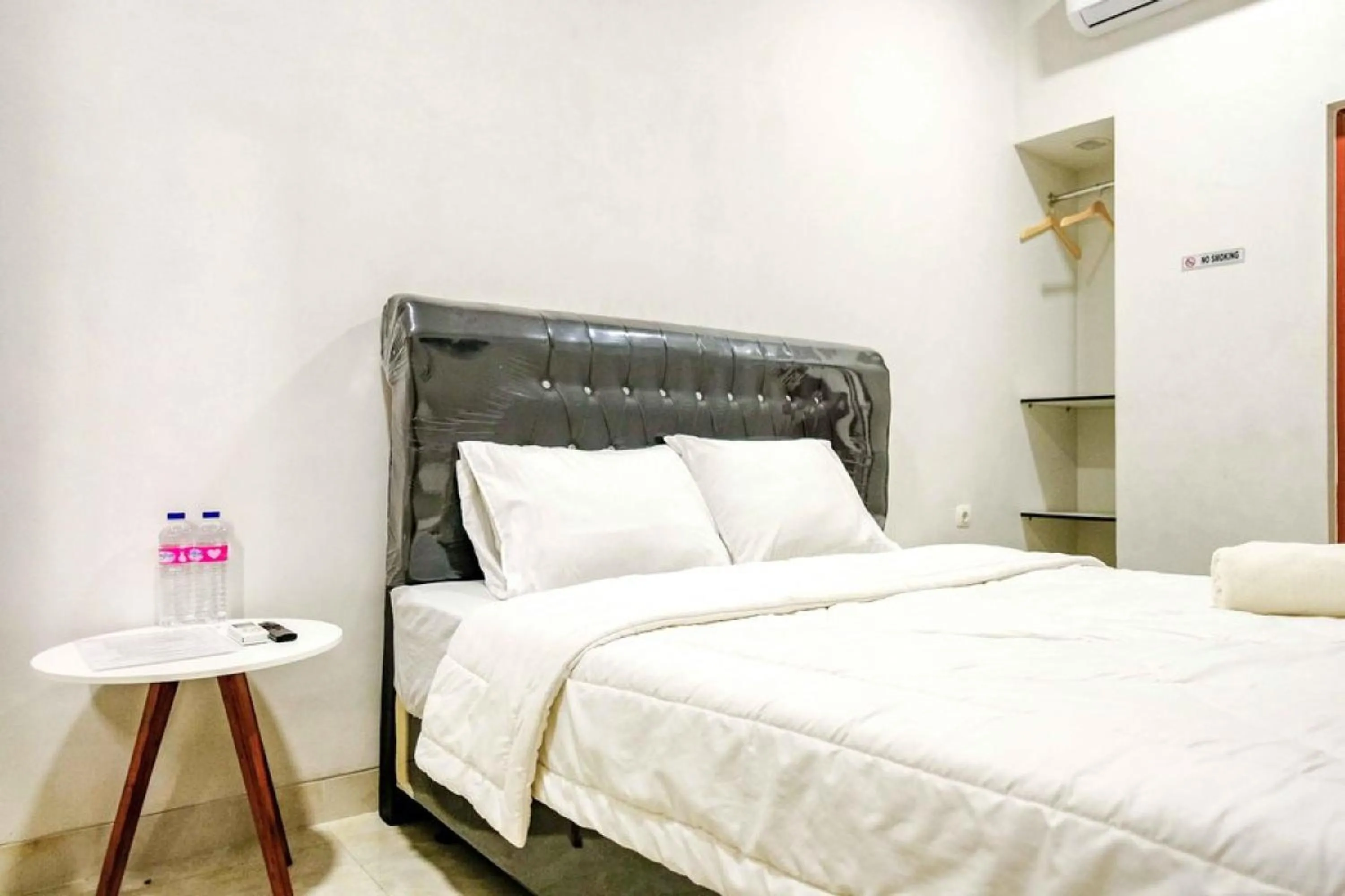 Bed in Rudi Rooms near Stasiun Cikarang Mitra RedDoorz