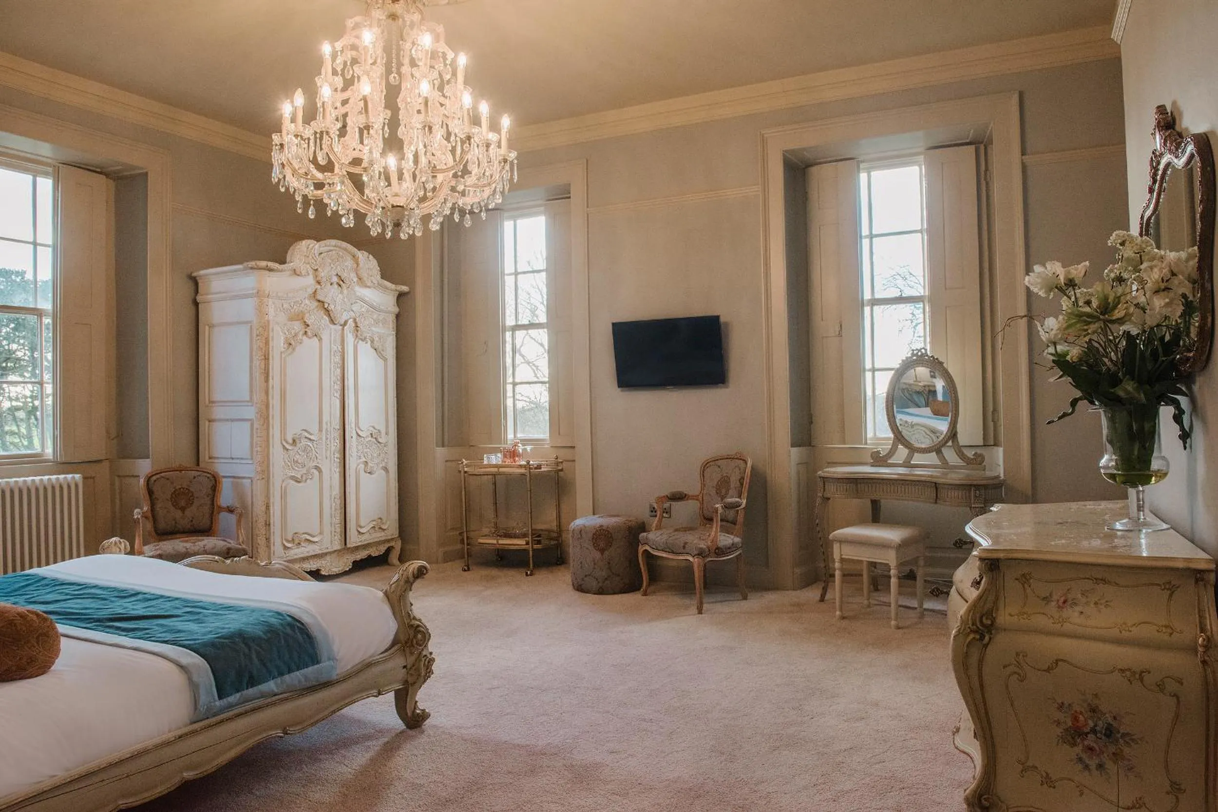 Photo of the whole room, Bed in Newton Hall