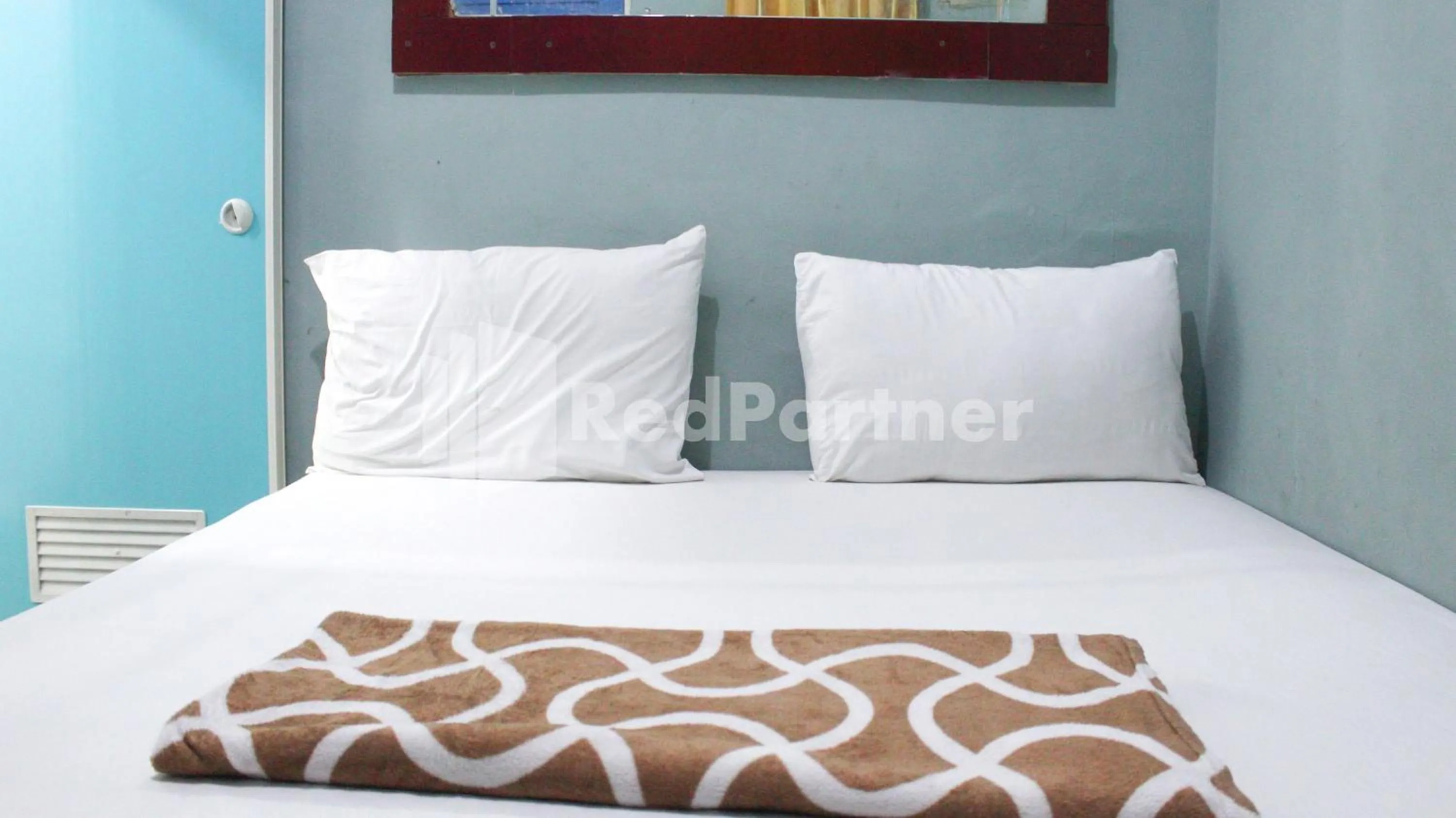 Bedroom, Bed in Snow White Residence near Grogol Mitra RedDoorz