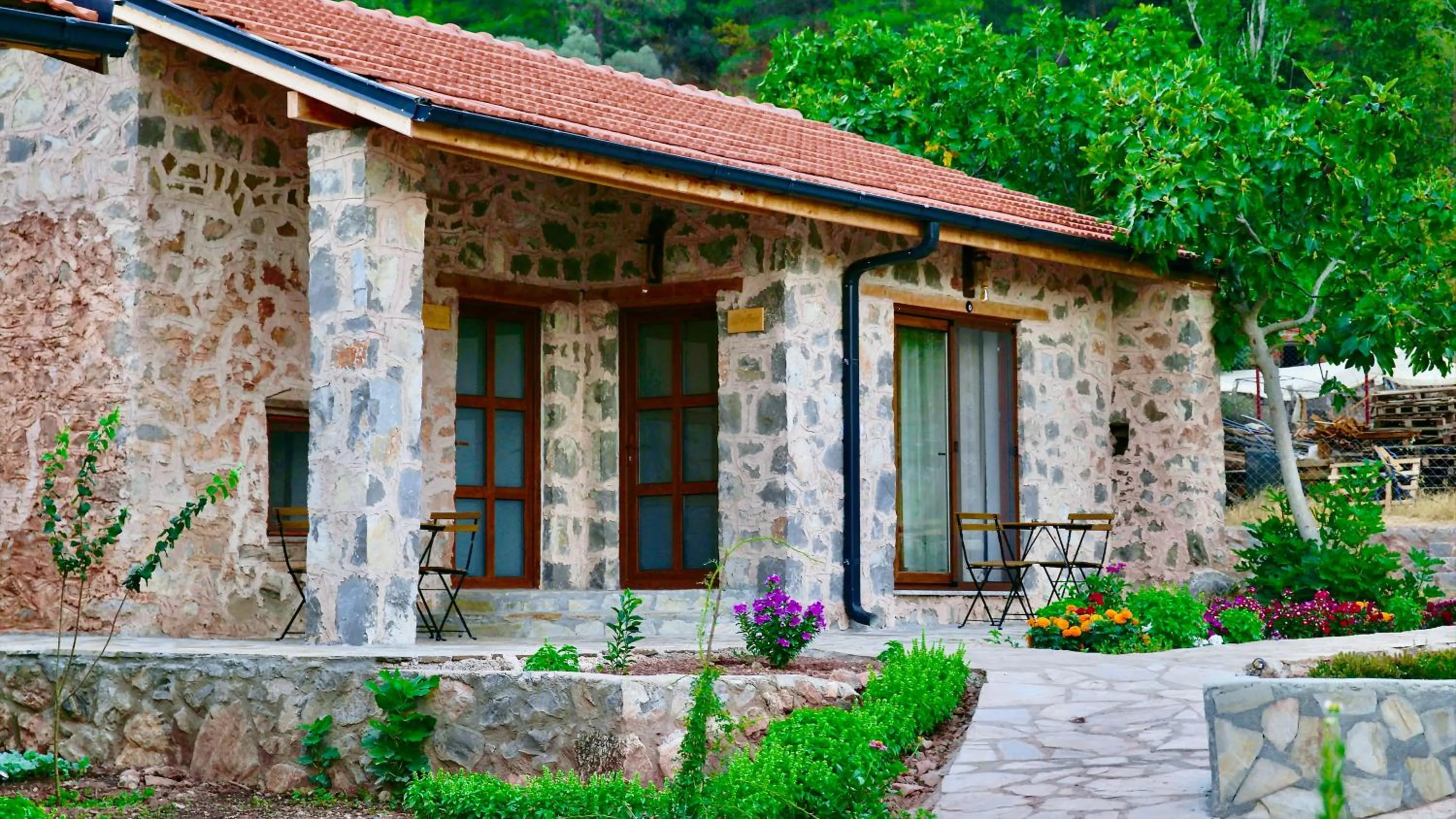 Property building in Dedehan Retreat Otel