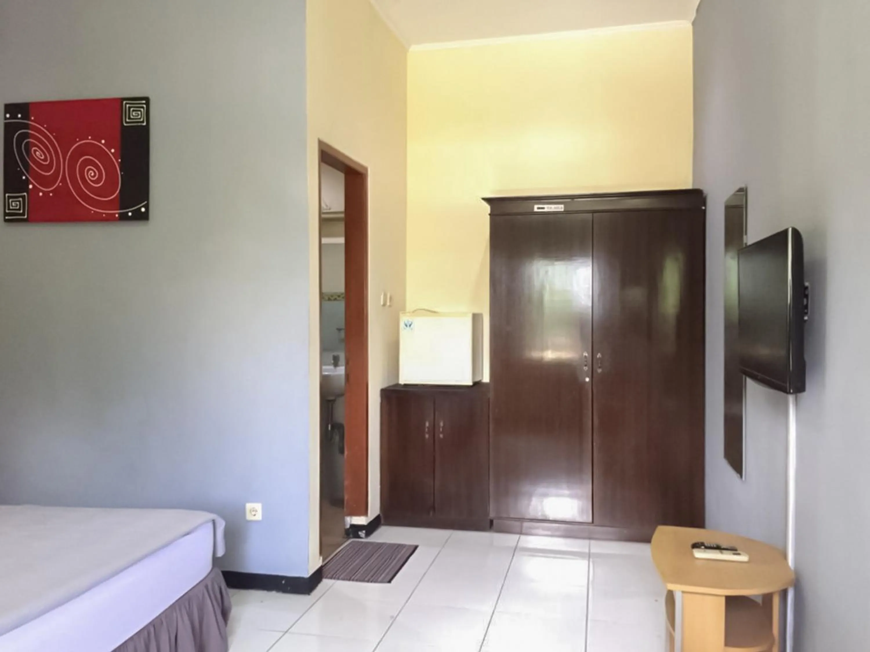 Bedroom, Bed in Kemang Place near Lippo Mall Kemang Mitra RedDoorz