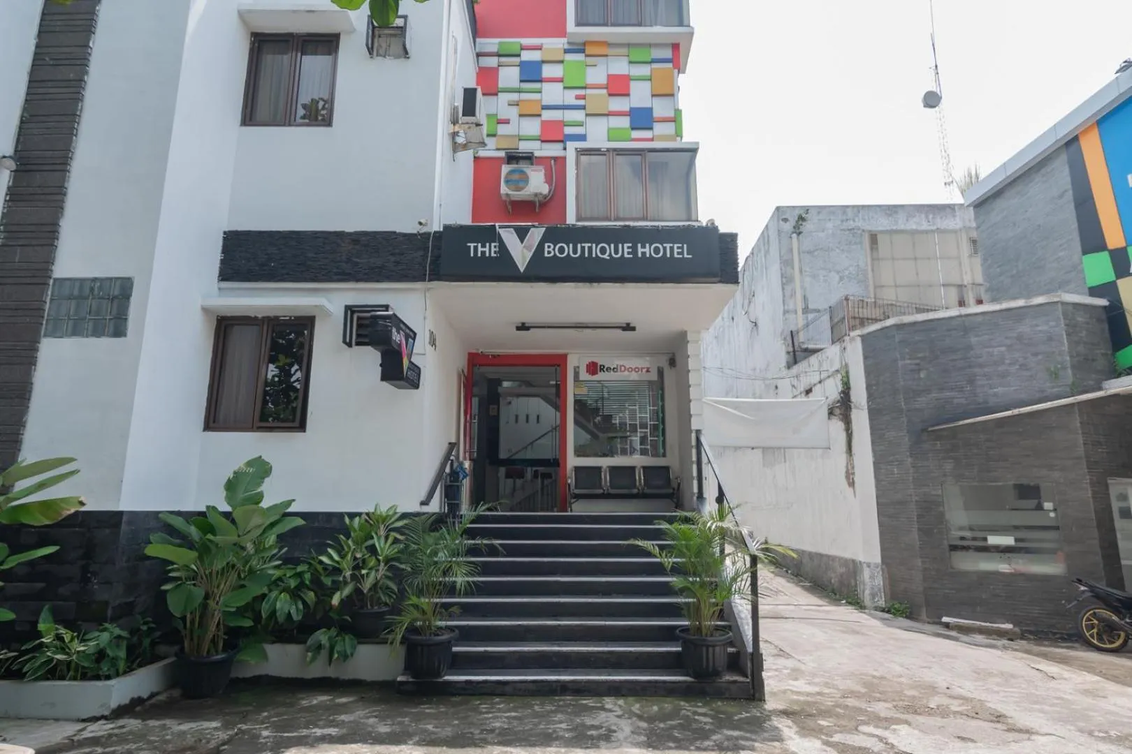 RedDoorz near Alun Alun Bandung 3