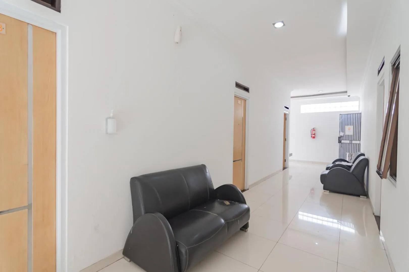 RedDoorz near Alun Alun Bandung 3