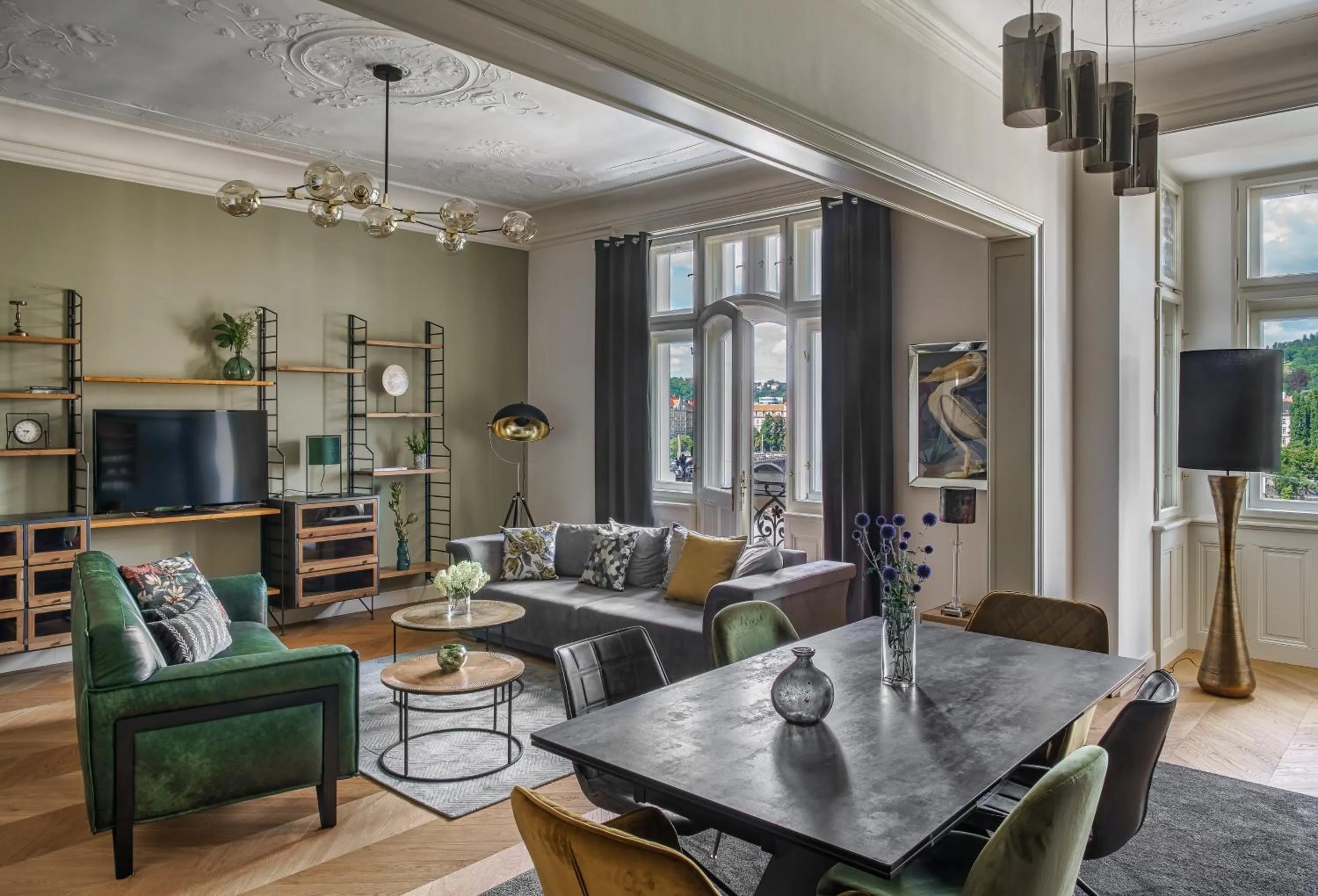 TV and multimedia in MN6 Luxury Suites by Adrez