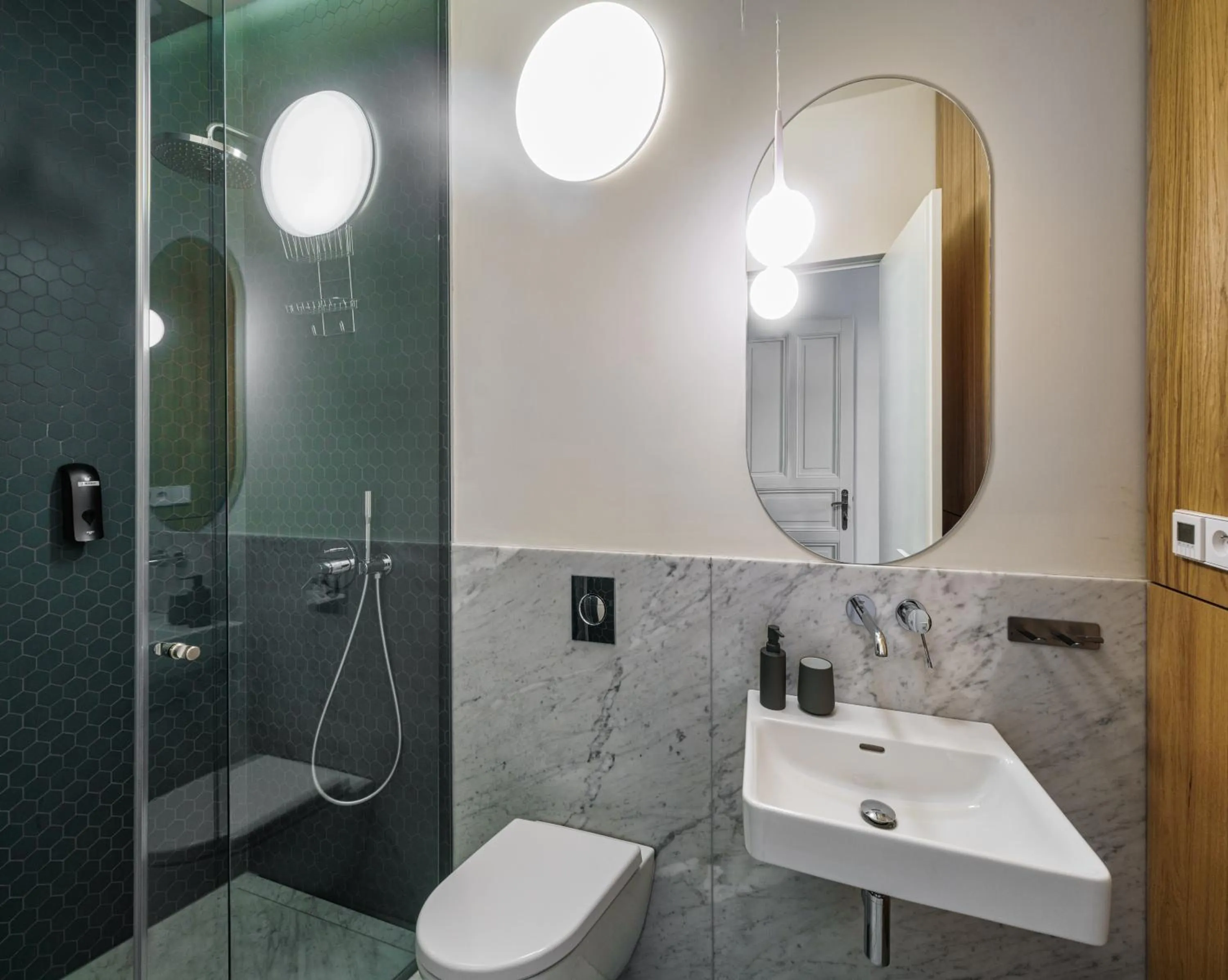 Bathroom in MN6 Luxury Suites by Adrez