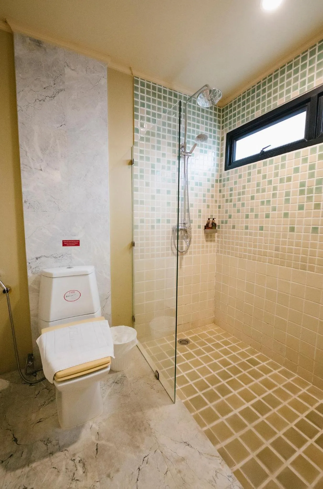 Shower in La Seine City Resort, Chiang Mai