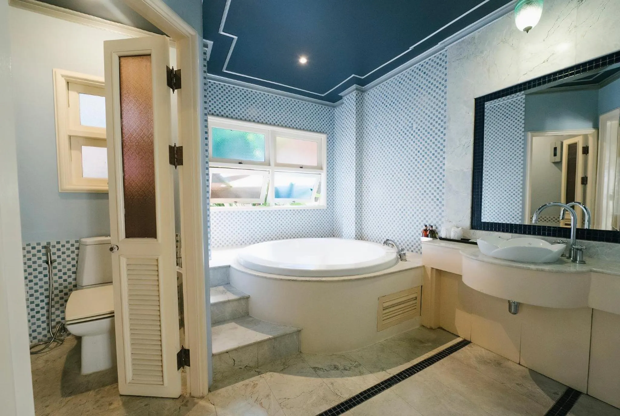 Toilet in La Seine City Resort, Chiang Mai