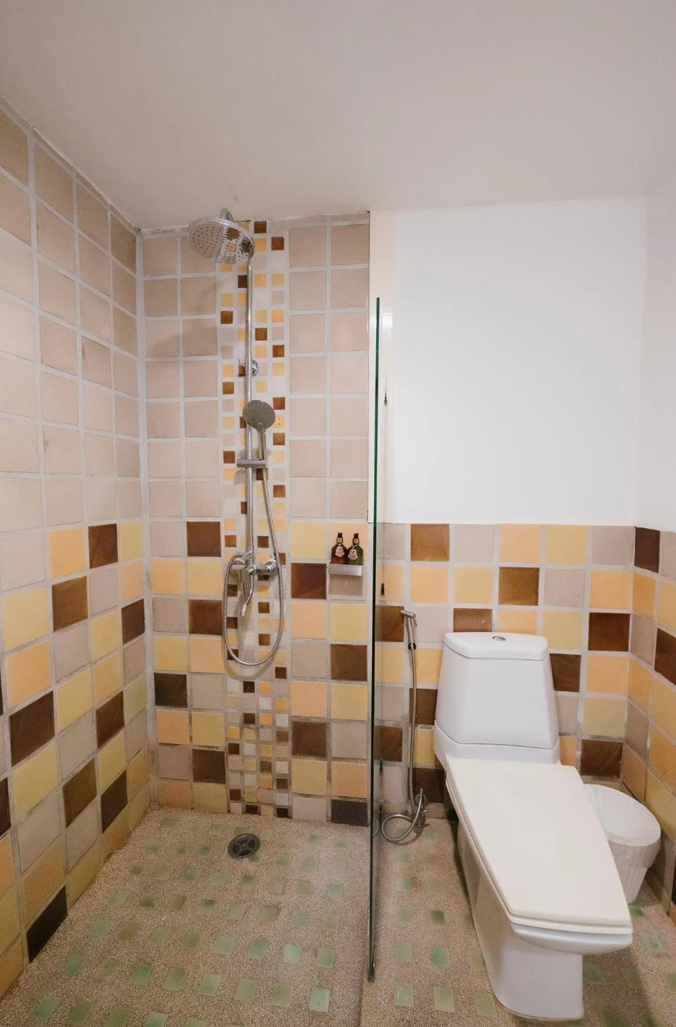 Shower in La Seine City Resort, Chiang Mai