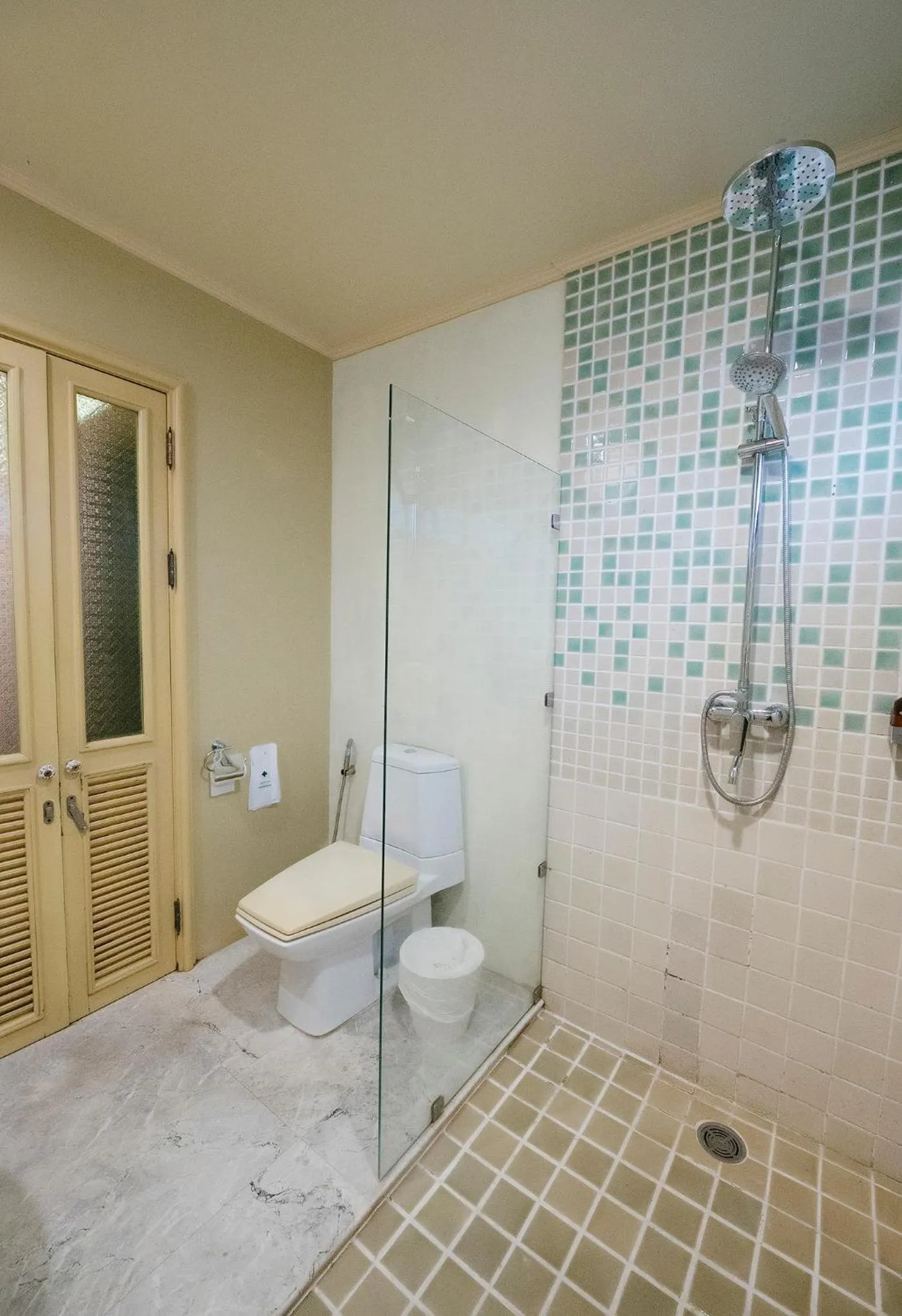 Shower in La Seine City Resort, Chiang Mai