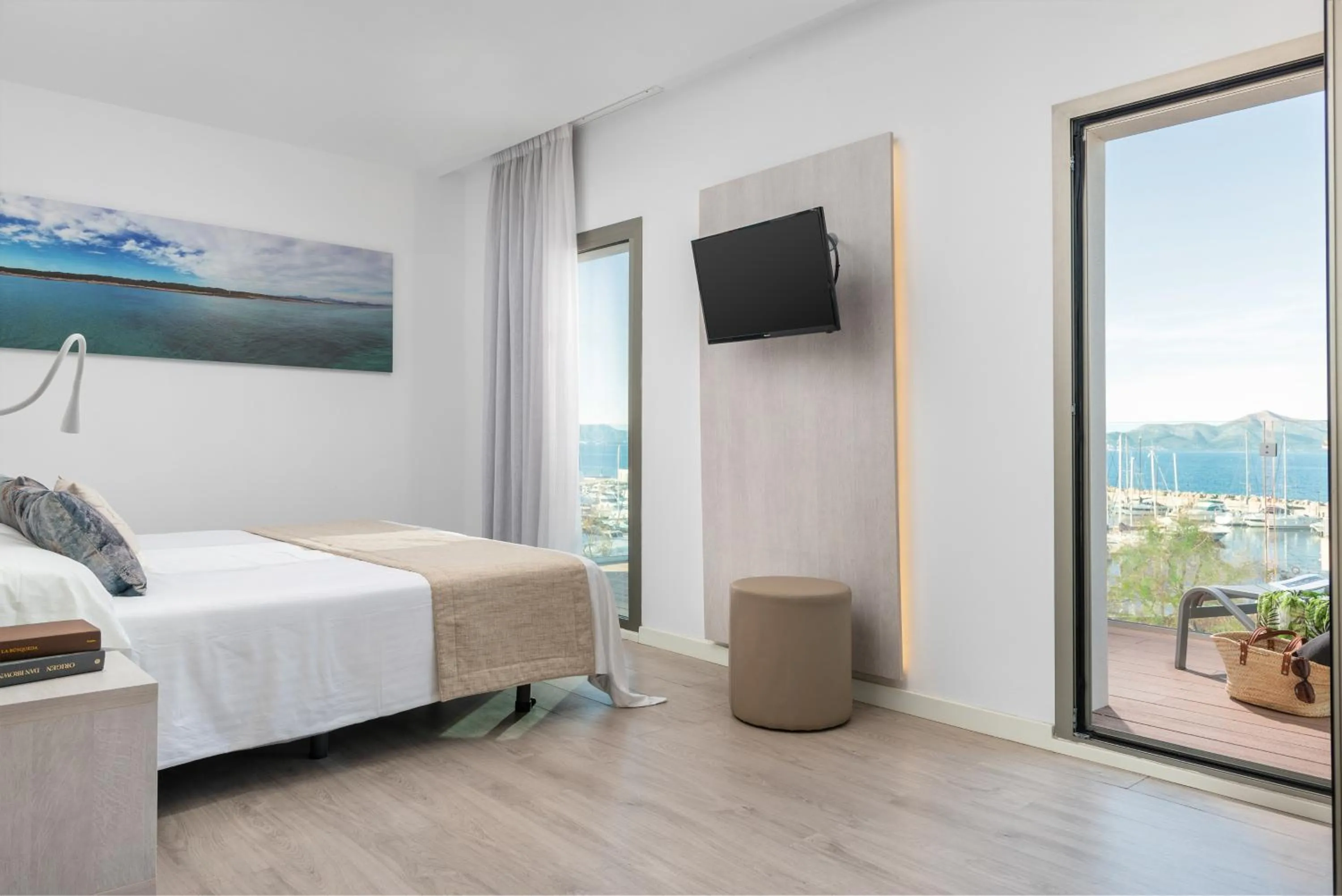 Photo of the whole room, Bed in Llaut Boutique Hotel