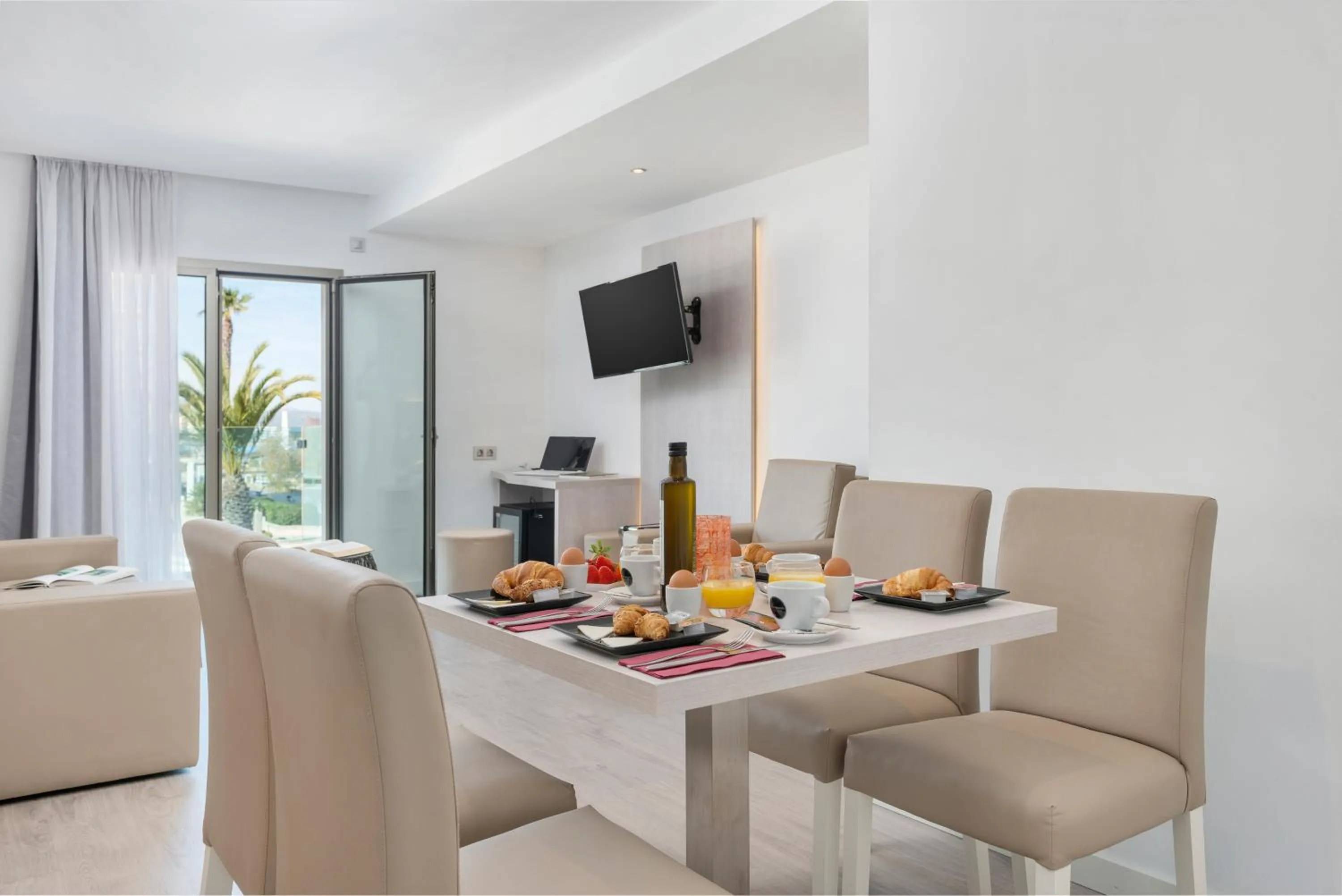 Photo of the whole room in Llaut Boutique Hotel