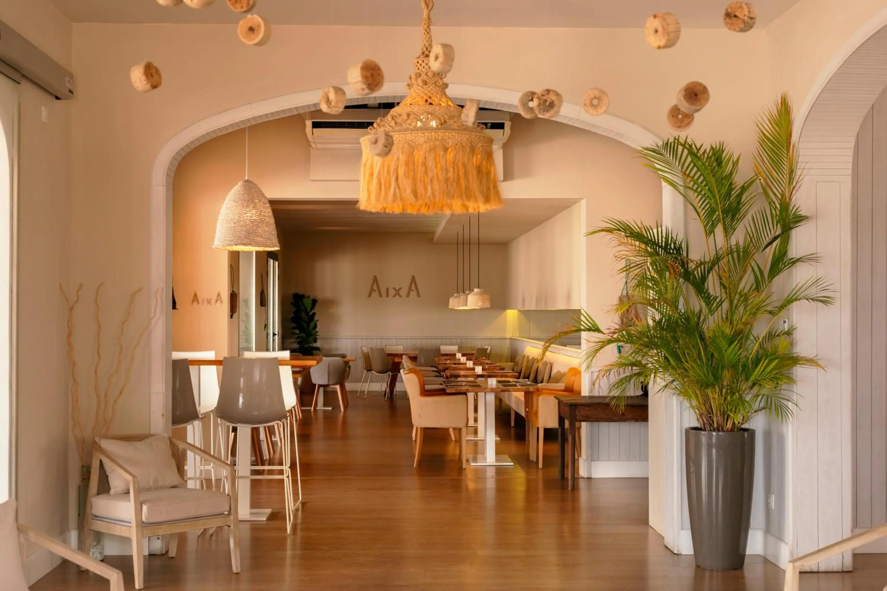 Restaurant/places to eat in Llaut Boutique Hotel