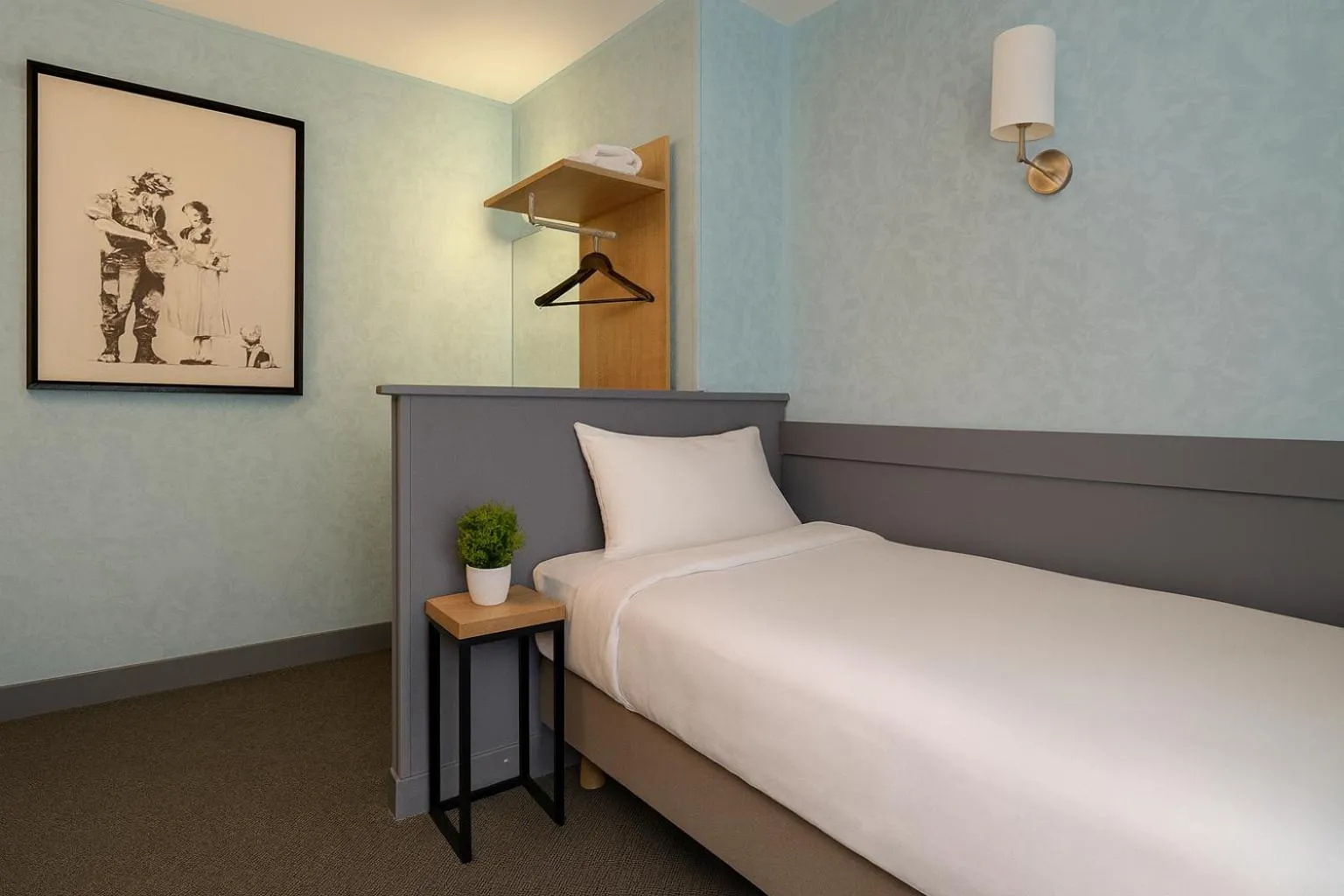 Bed in Walled off Hotel Paris