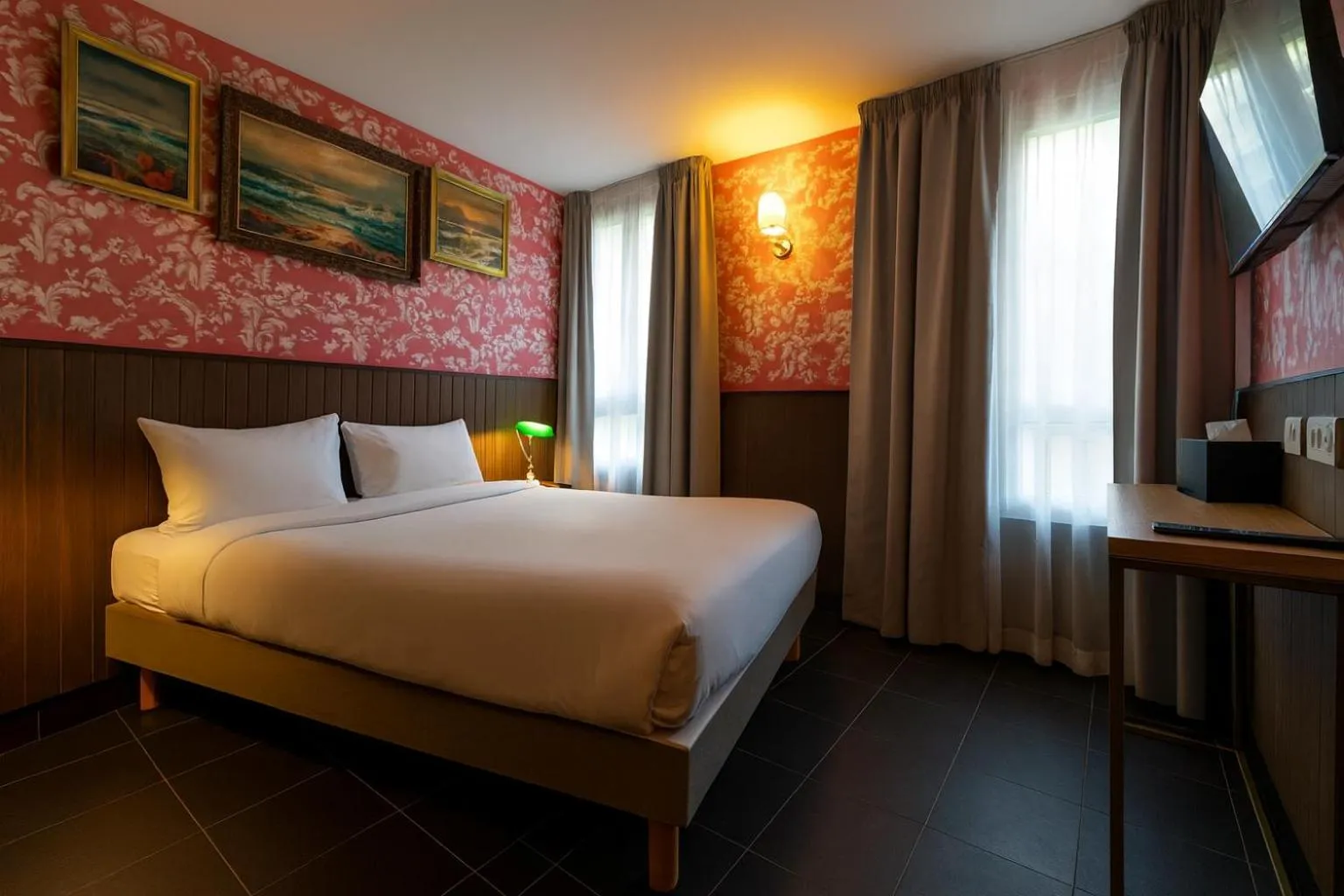 Bed in Walled off Hotel Paris