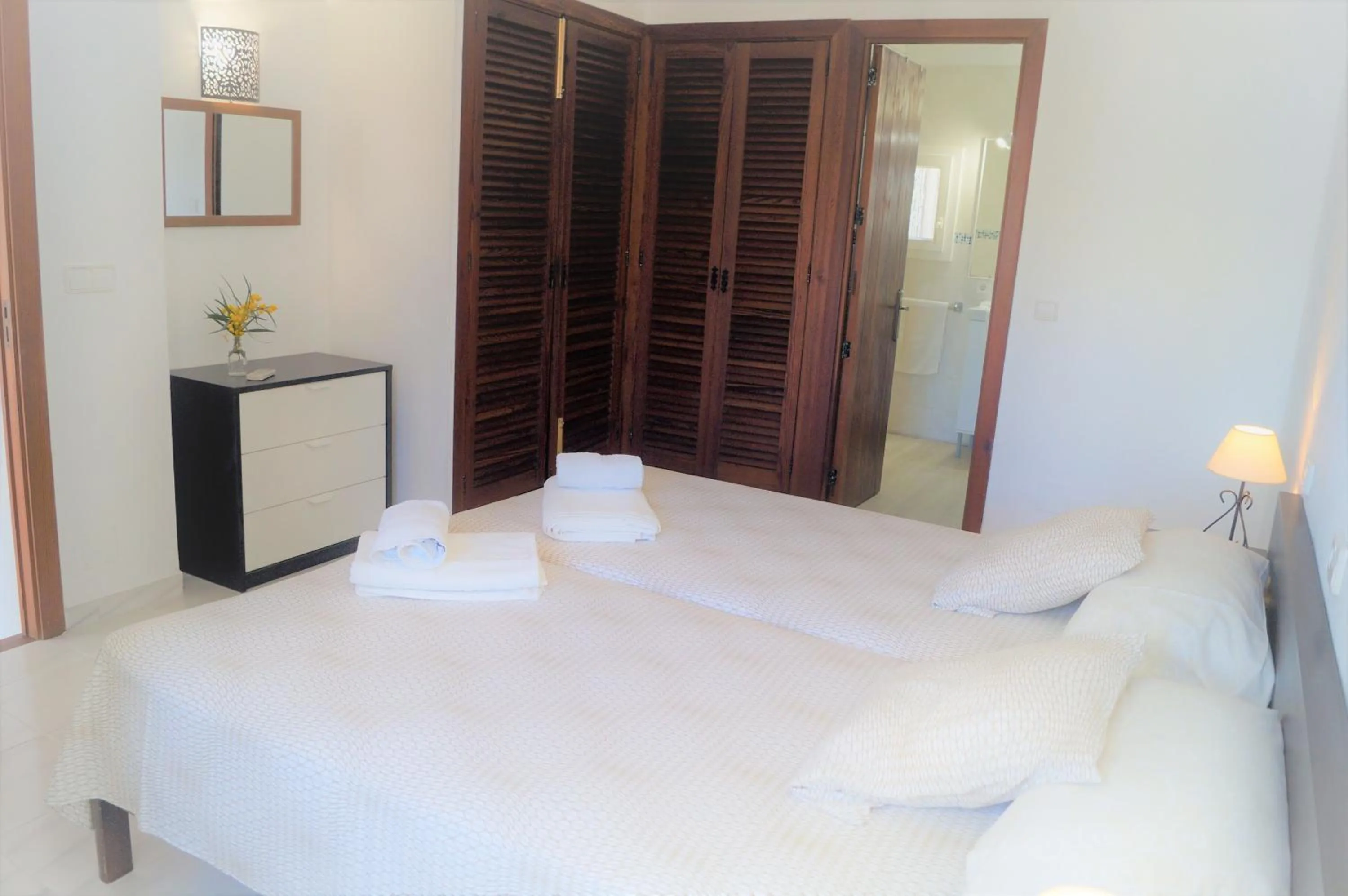 Bed in Bungalow Playa d'Or, 2