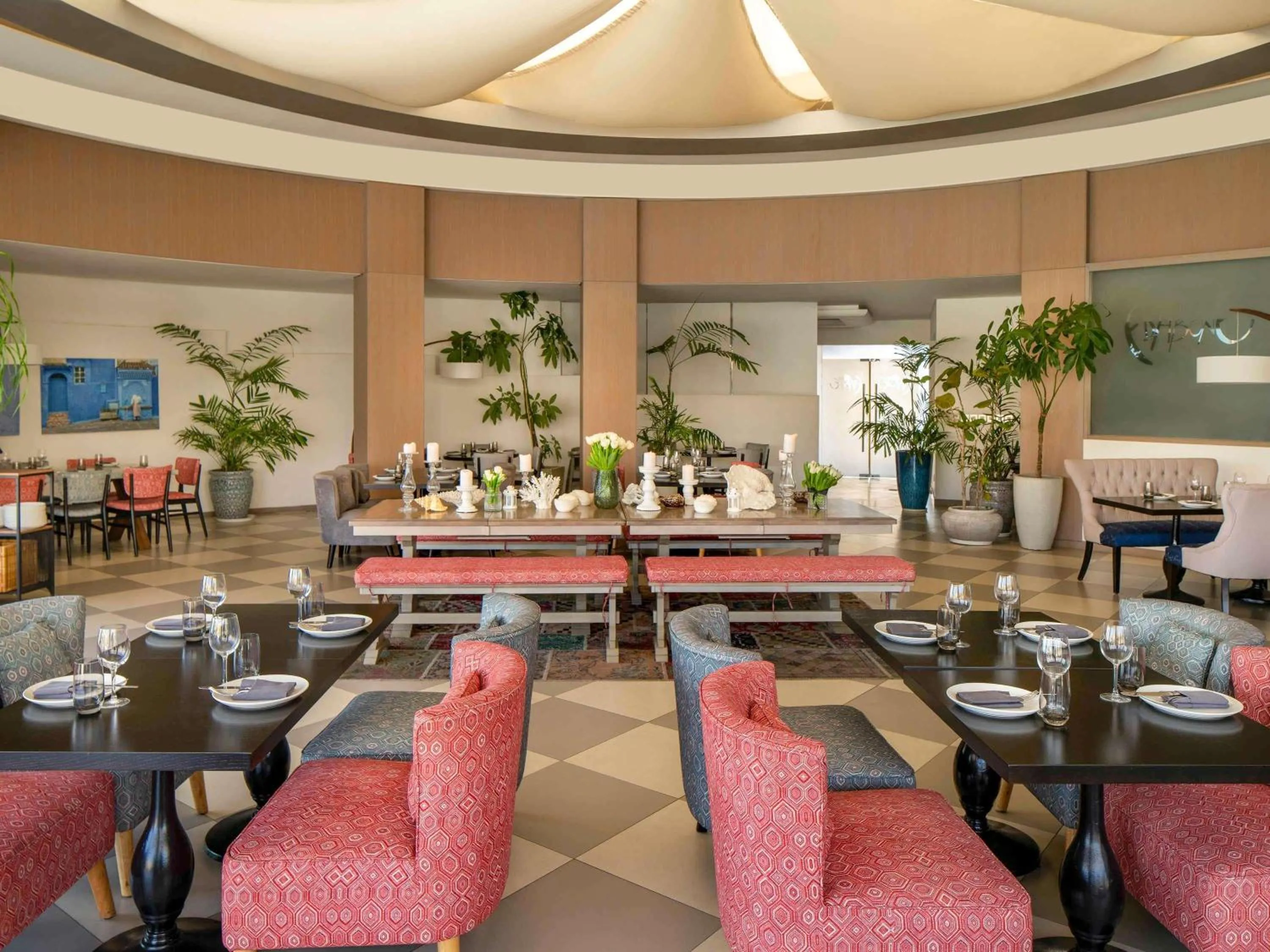 Restaurant/places to eat in Novotel Bahrain Al Dana Resort