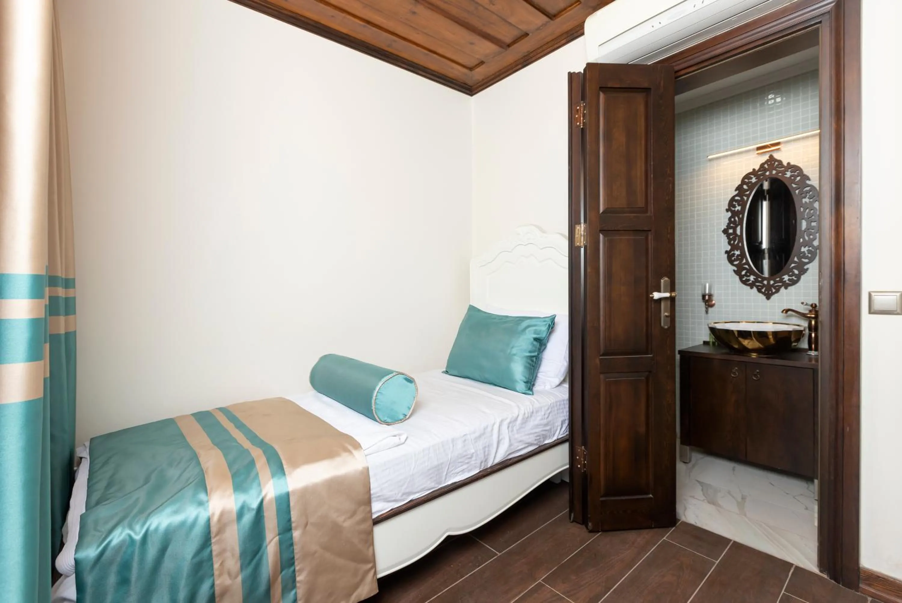 Bed in Marina Foça Hotel