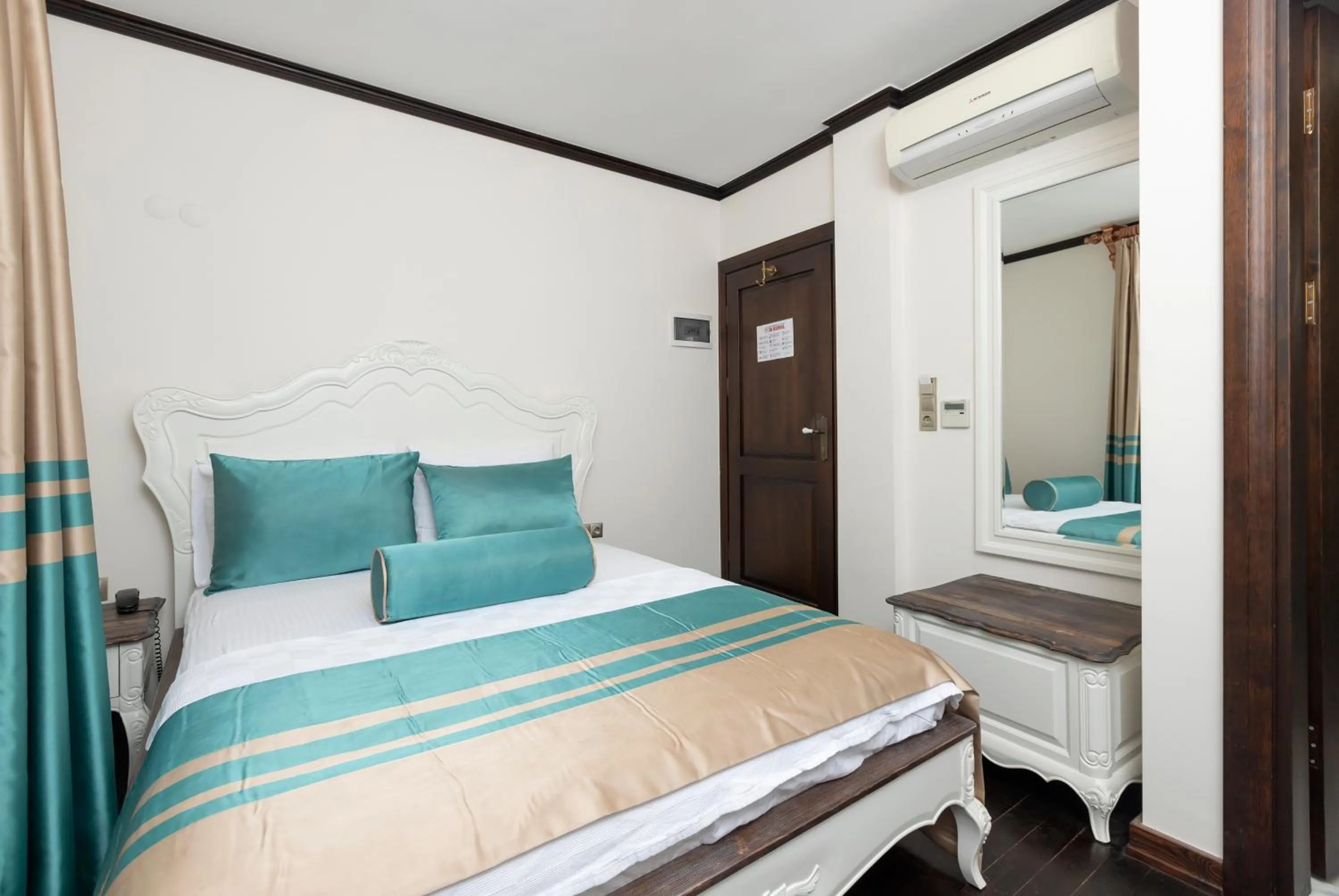 Bed in Marina Foça Hotel