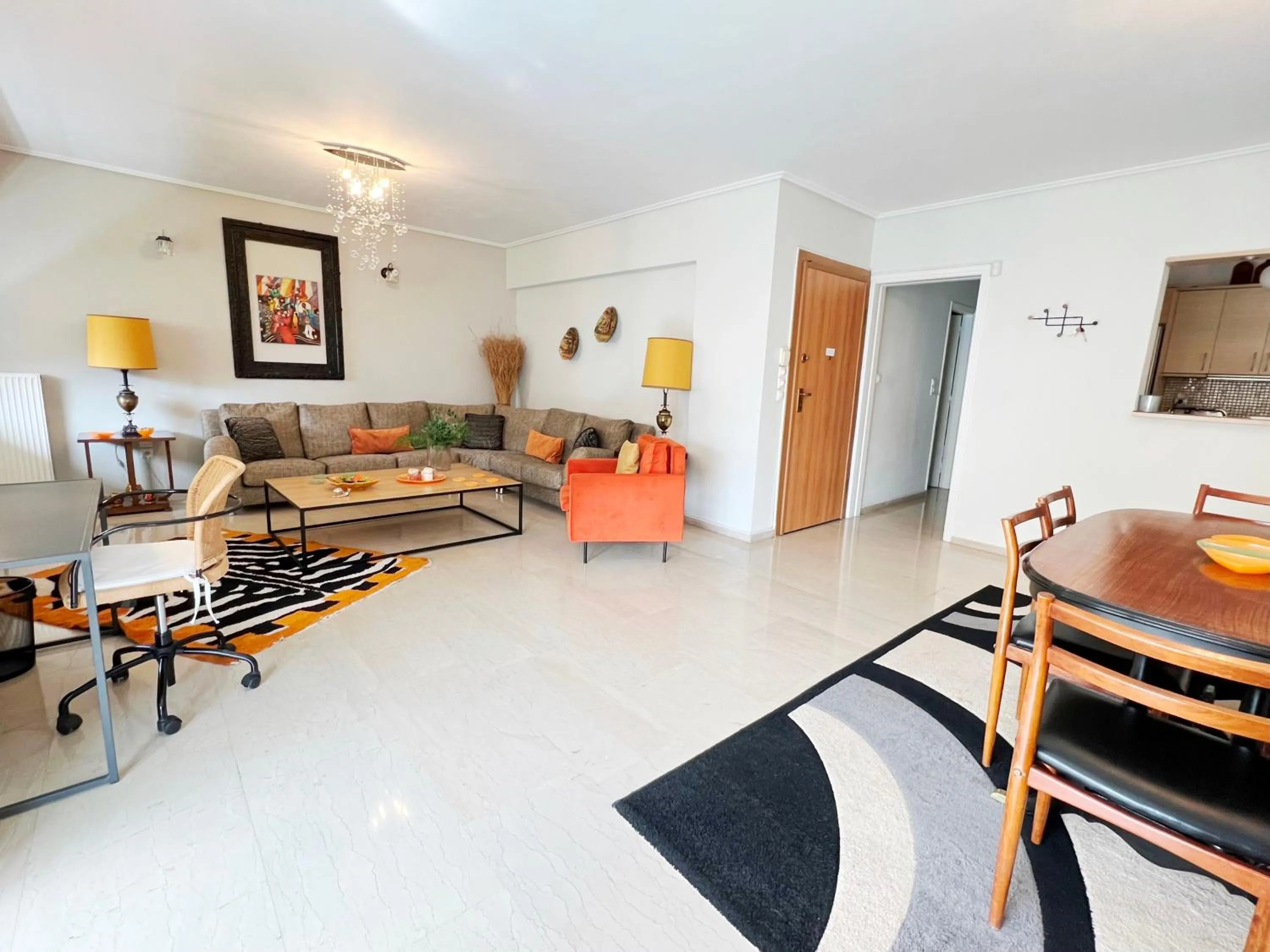 Living room in Peaceful Apartment by Flisvos Marina by Athenian Homes