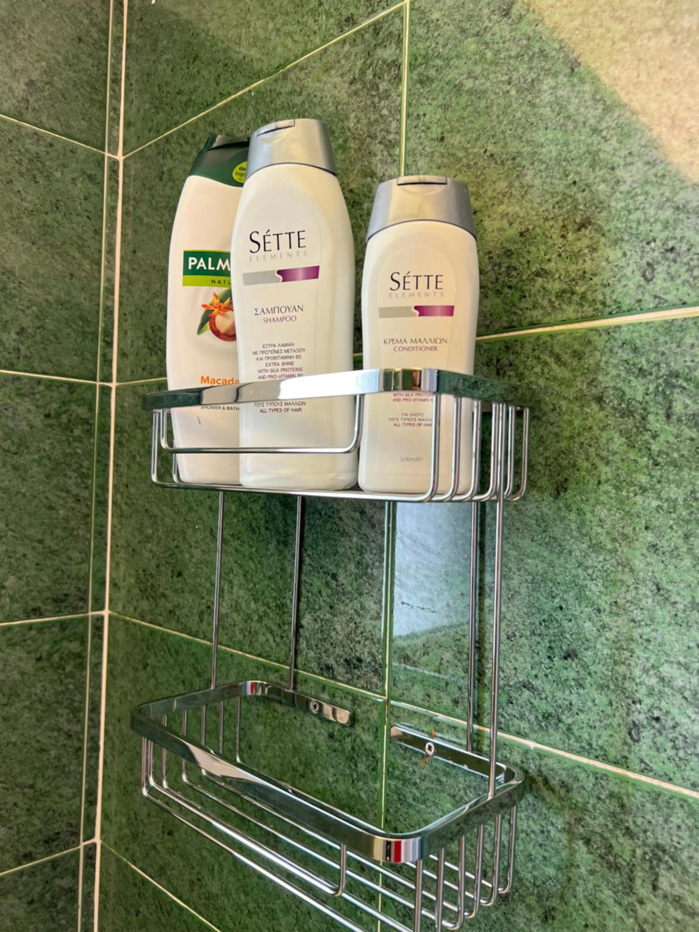 Bathroom in Peaceful Apartment by Flisvos Marina by Athenian Homes