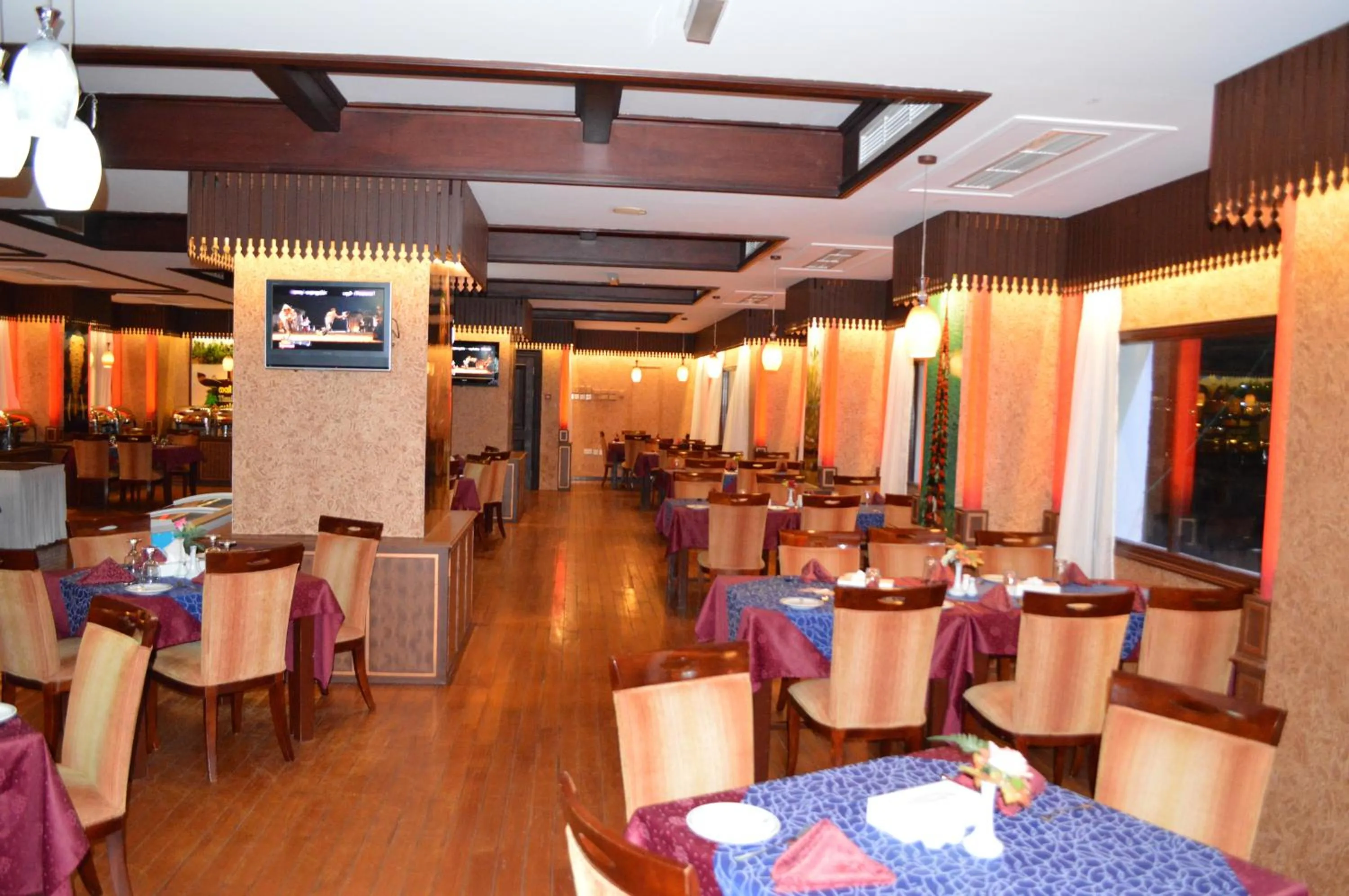 Restaurant/places to eat in Ramee Guestline Hotel