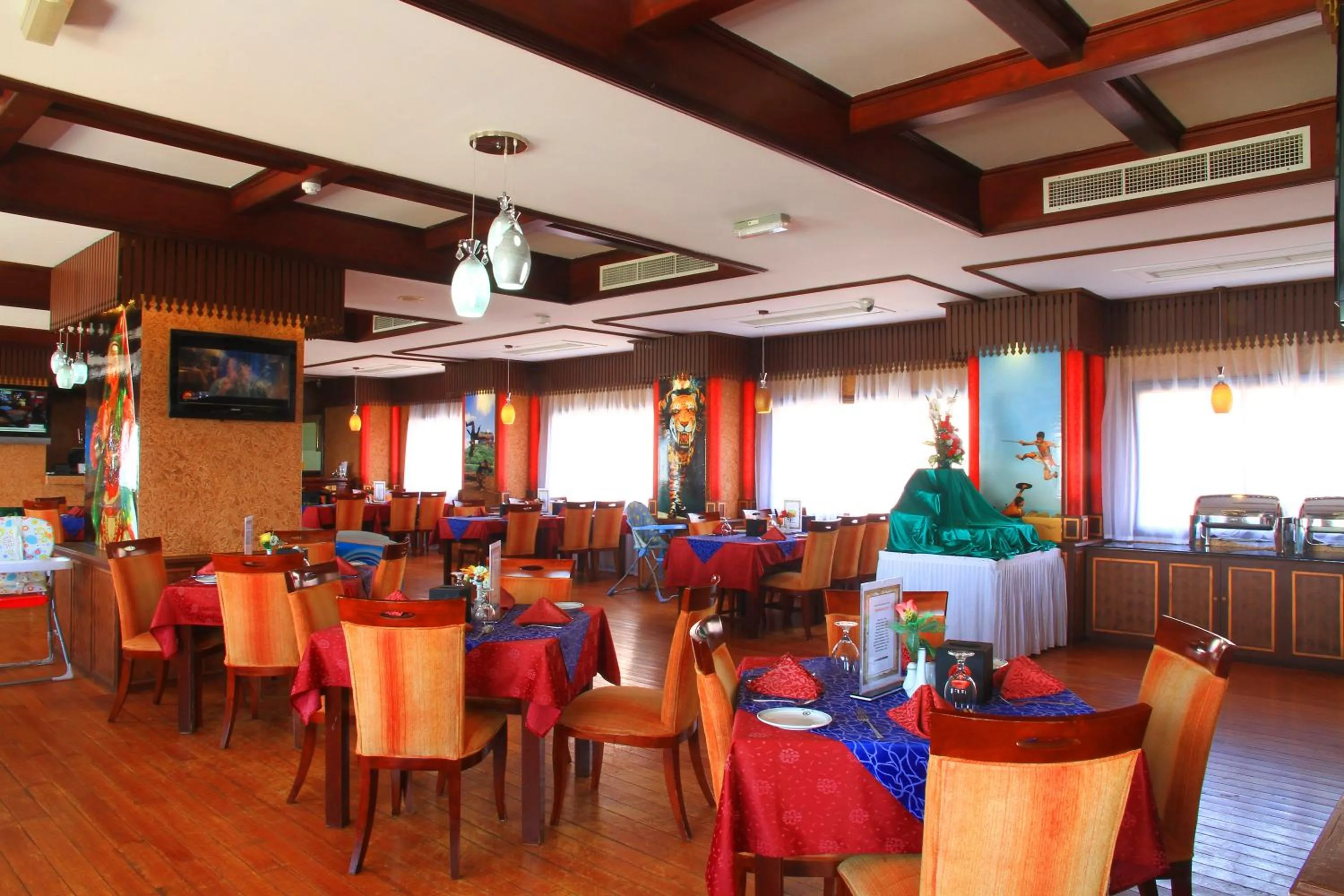 Restaurant/places to eat in Ramee Guestline Hotel