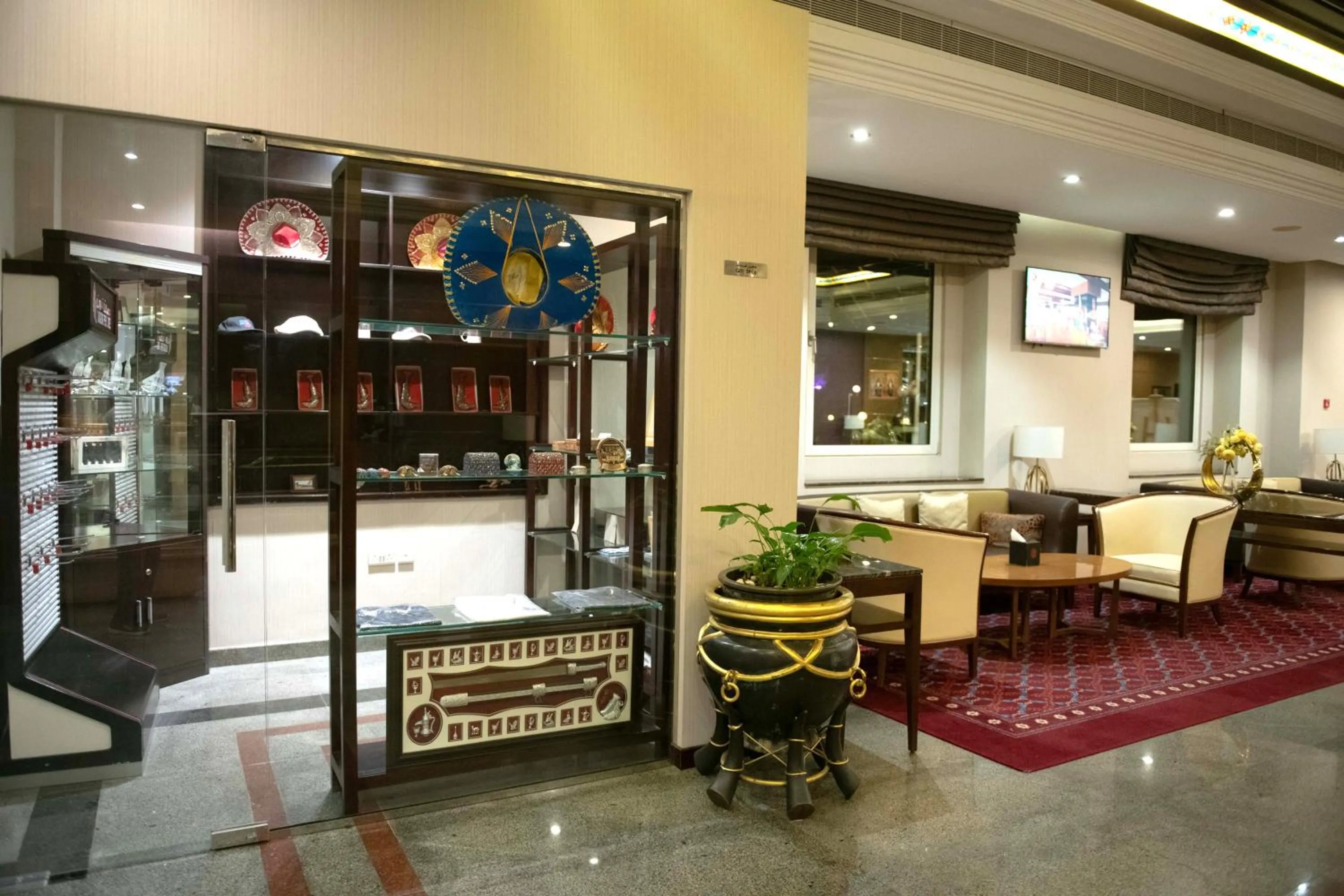 TV and multimedia in Ramee Guestline Hotel