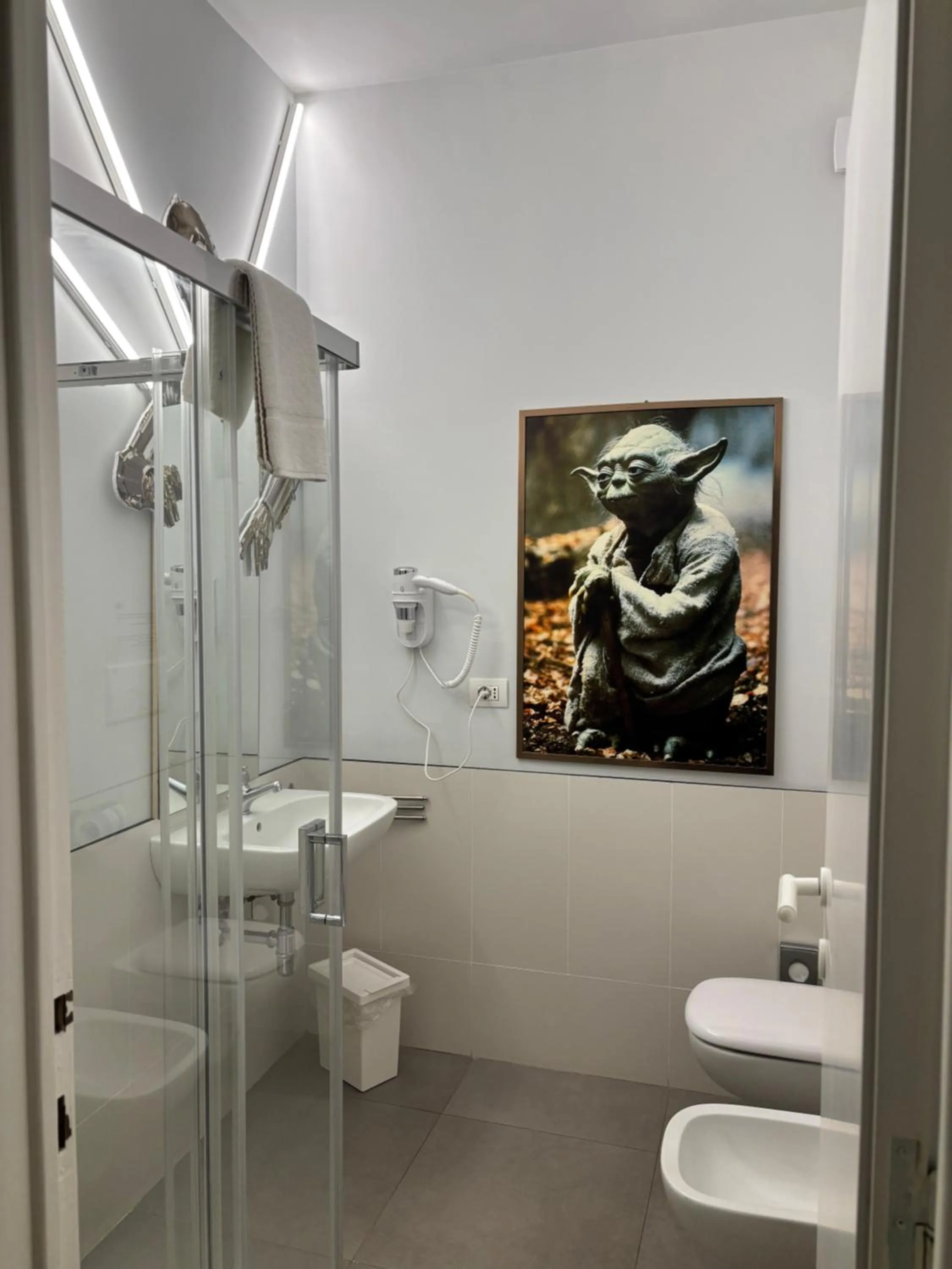 Bathroom in Red Carpet rooms