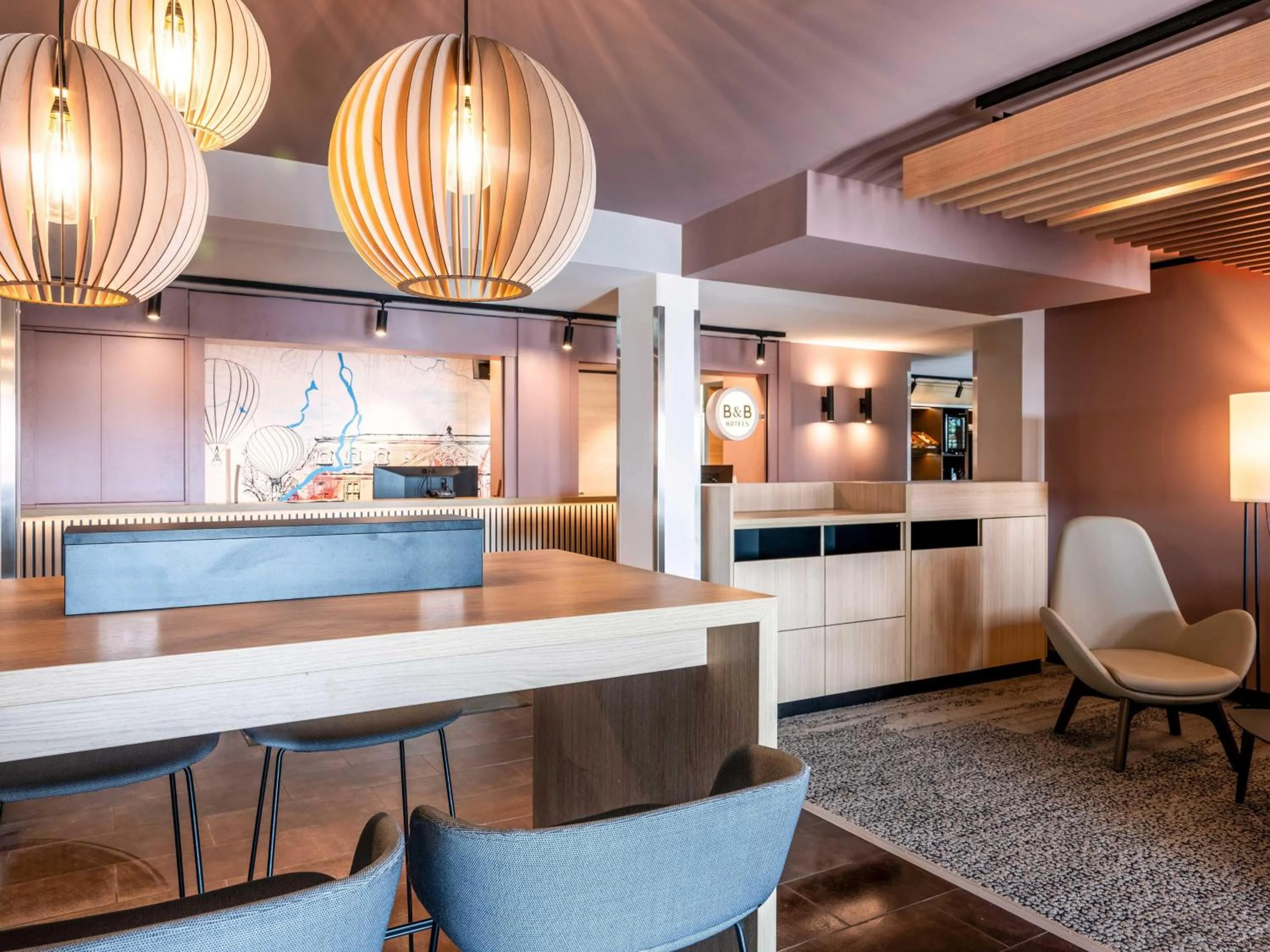 Lobby or reception in B&B Hotel Erlangen-Süd