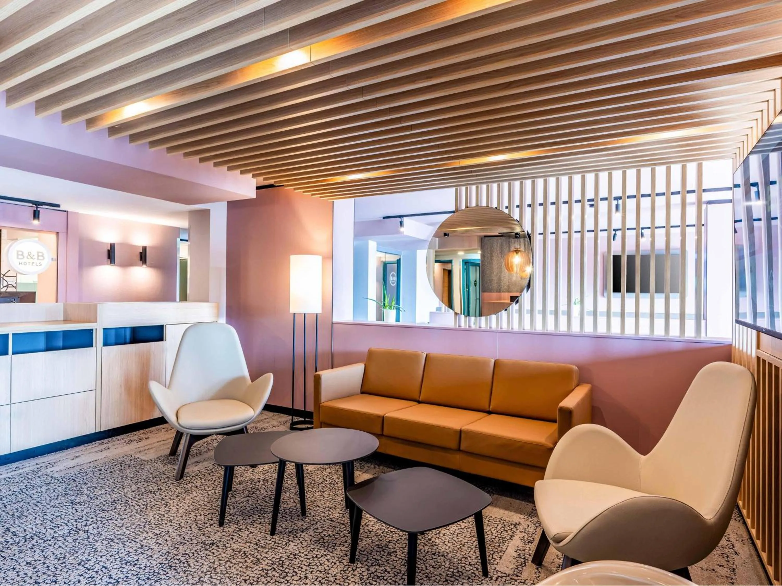 Lobby or reception in B&B Hotel Erlangen-Süd