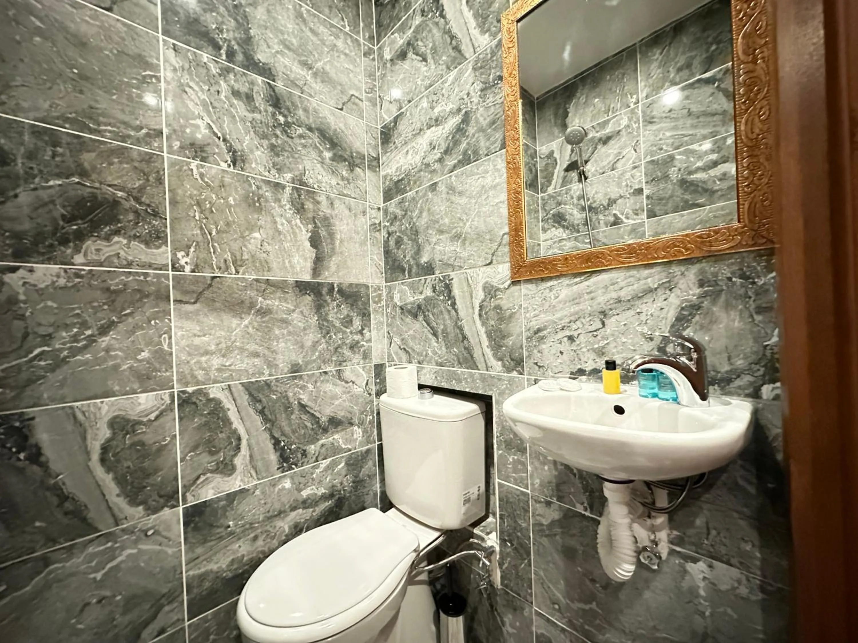 Bathroom in Maranda Suit Hotel