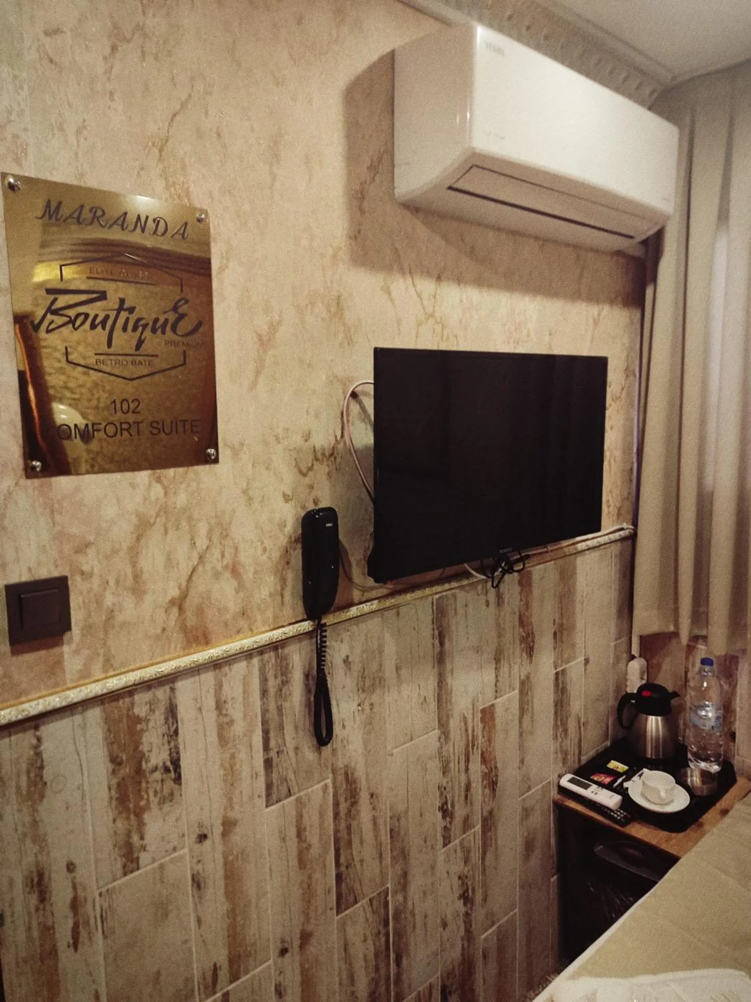 TV and multimedia in Maranda Suit Hotel